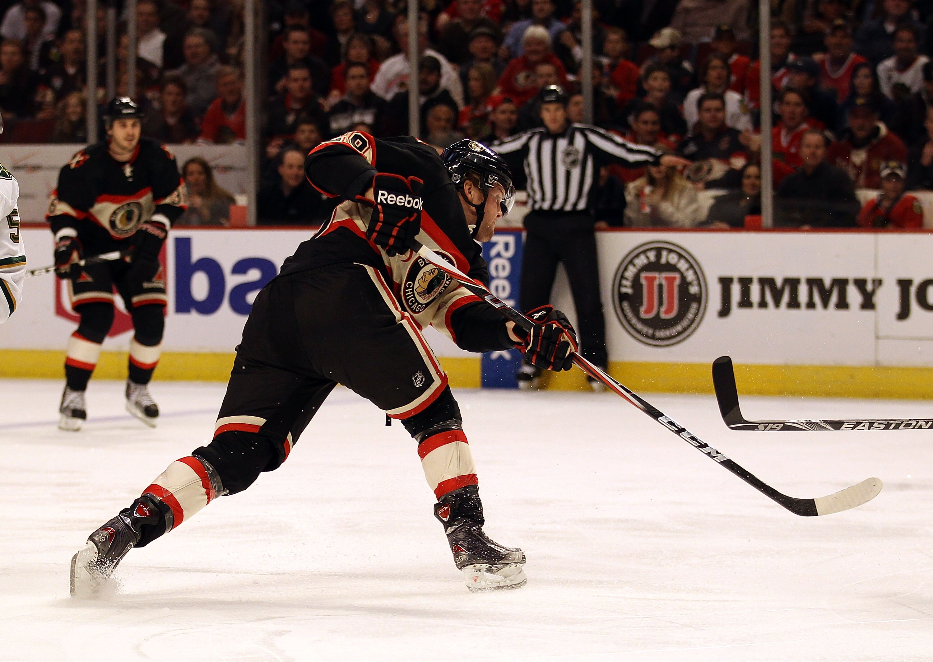 CHICAGO, IL - DECEMBER 08: Bryan Bickell #29 of the Chicago Blackhawks shoots the puck for a goal against the Dallas Stars at the United Center on December 8, 2010 in Chicago, Illinois. (Photo by Jonathan Daniel/Getty Images)