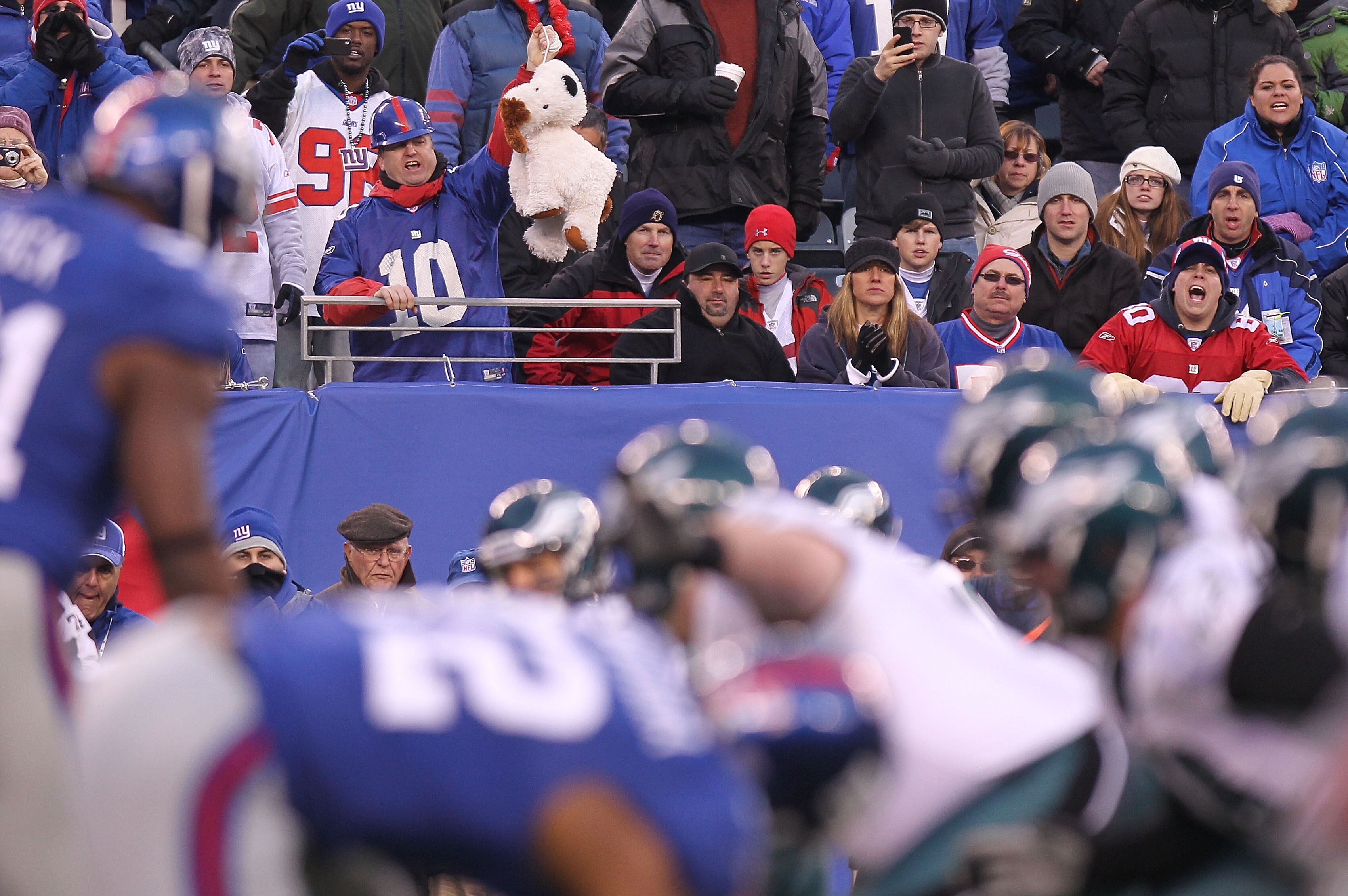 EAST RUTHERFORD, NJ - DECEMBER 19:  A fan of the New York Giants holds up a stuffed dog in a noose during the game against the Philadelphia Eagles at New Meadowlands Stadium on December 19, 2010 in East Rutherford, New Jersey.  (Photo by Nick Laham/Getty