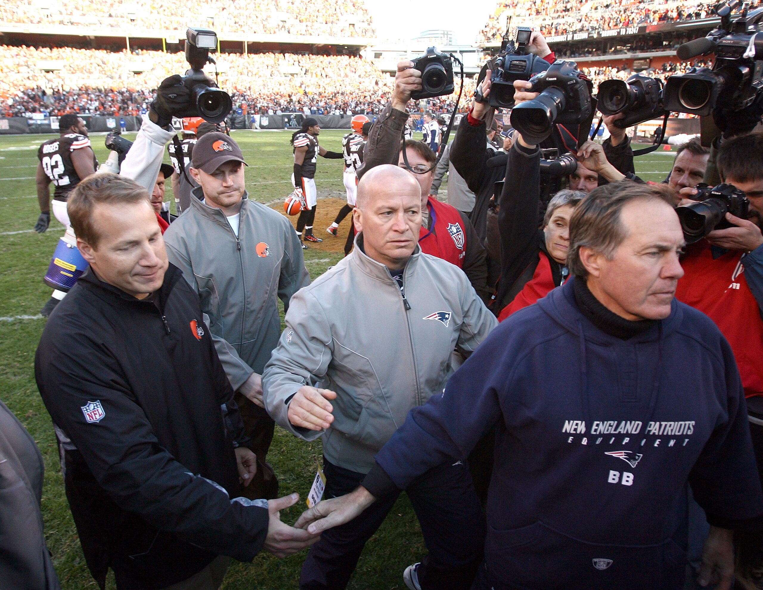 CLEVELAND - NOVEMBER 07:  Head coach Eric Mangini of the Cleveland Browns shakes hands with head coach Bill Belichick of the New England Patriots at Cleveland Browns Stadium on November 7, 2010 in Cleveland, Ohio.  (Photo by Matt Sullivan/Getty Images)