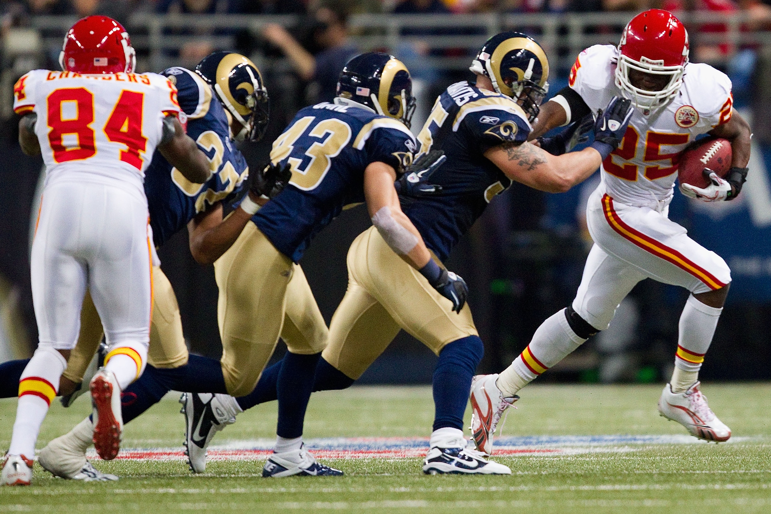 ST. LOUIS, MO - DECEMBER 19: Jamaal Charles #25 of the Kansas City Chiefs rushes against the St. Louis Rams at the Edward Jones Dome on December 19, 2010 in St. Louis, Missouri.  The Chiefs beat the Rams 27-13.  (Photo by Dilip Vishwanat/Getty Images)