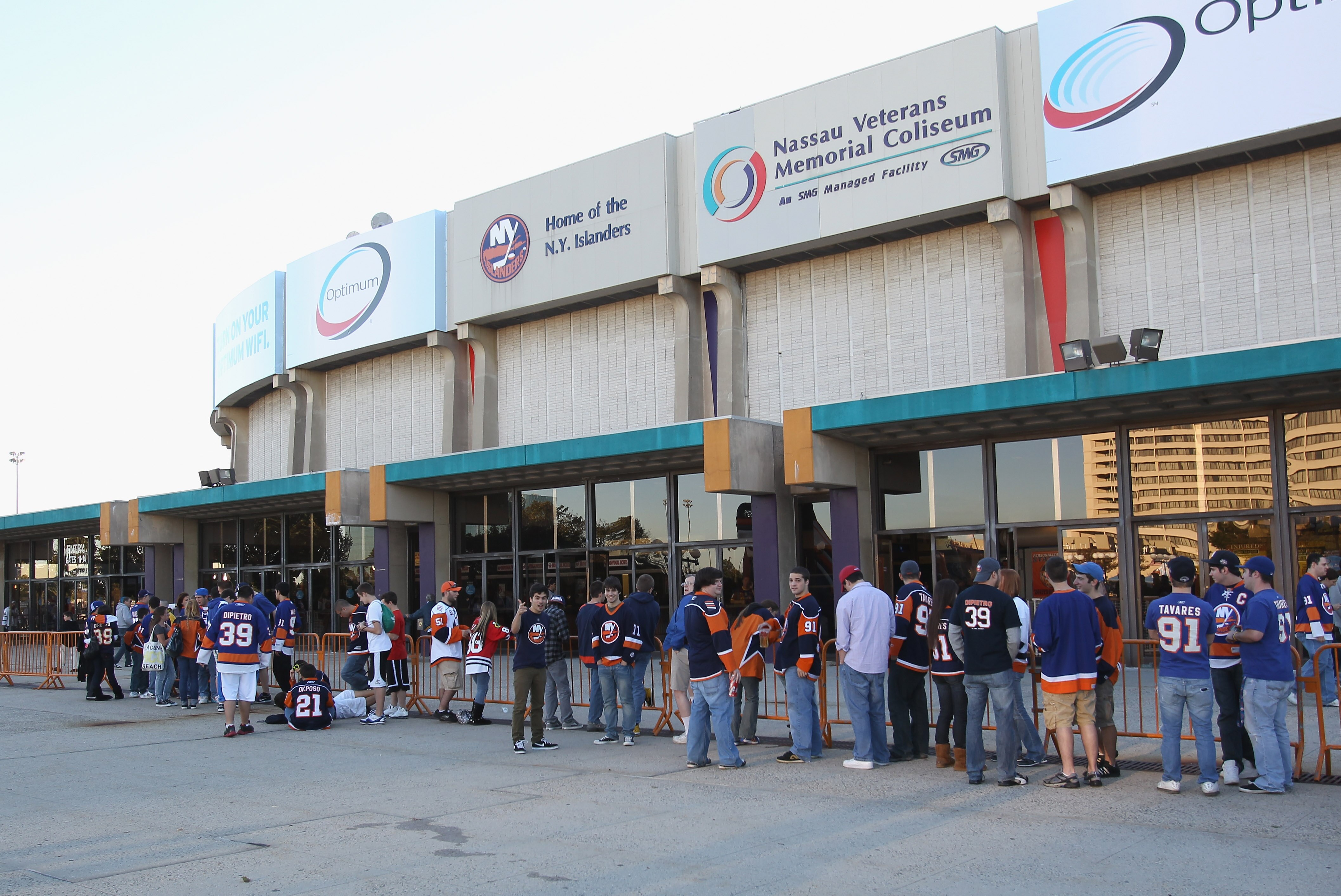 UNIONDALE, NY - OCTOBER 09: Fans line up for the New York Islanders home opener against the Dallas Stars at the Nassau Coliseum on October 9, 2010 in Uniondale, New York. (Photo by Bruce Bennett/Getty Images)