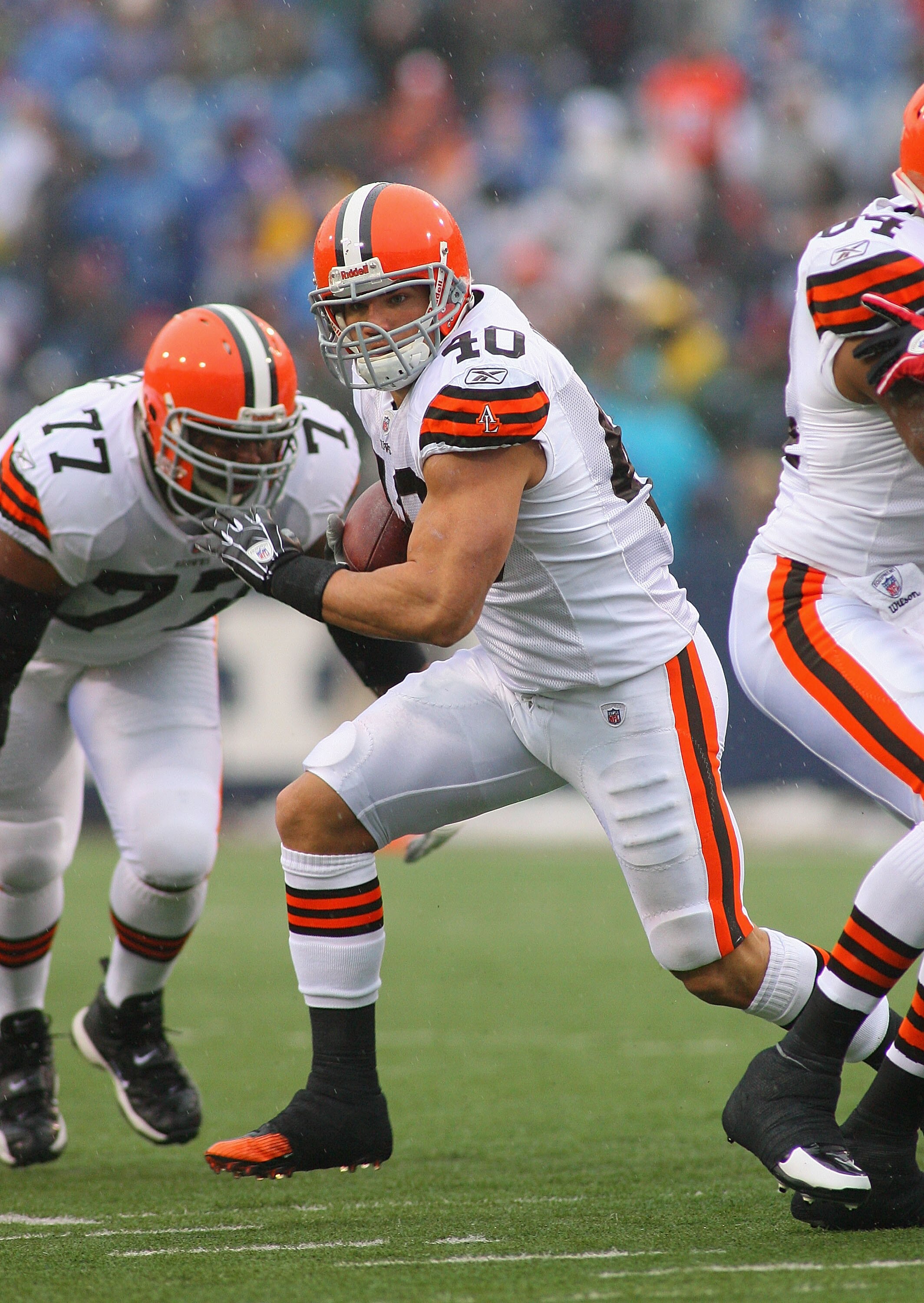ORCHARD PARK, NY - DECEMBER 12:  Peyton Hillis #40 of the Cleveland Browns runs against the Buffalo Bills at Ralph Wilson Stadium on December 12, 2010 in Orchard Park, New York. Buffalo won 13-6. (Photo by Rick Stewart/Getty Images)