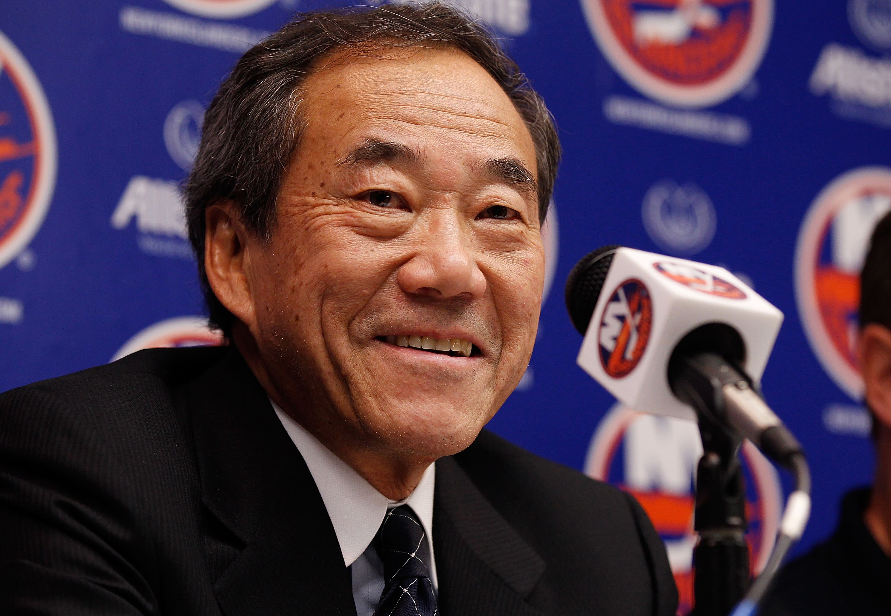 UNIONDALE, NY - SEPTEMBER 21:  New York Islanders Owner Charles Wang speaks to the media on September 21, 2010 at Nassau Coliseum in Uniondale.  (Photo by Mike Stobe/Getty Images)