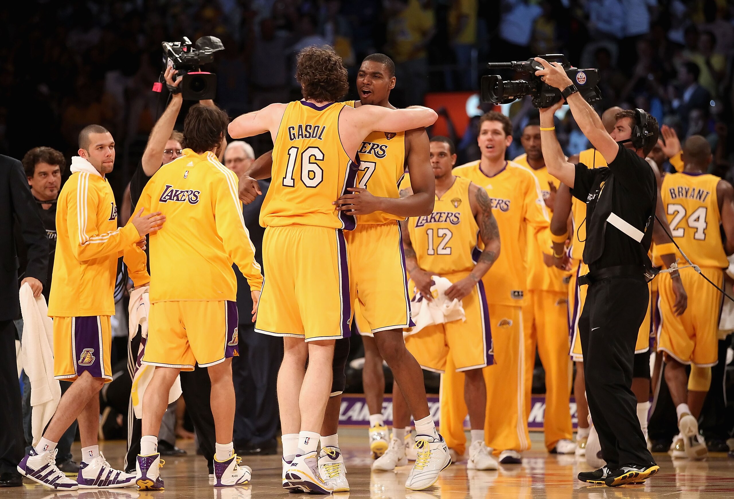 LOS ANGELES, CA - JUNE 17:  Pau Gasol #16 and Andrew Bynum #17 of the Los Angeles Lakers celebrate in the final moments of the Lakers victory over the Boston Celtics in Game Seven of the 2010 NBA Finals at Staples Center on June 17, 2010 in Los Angeles, C