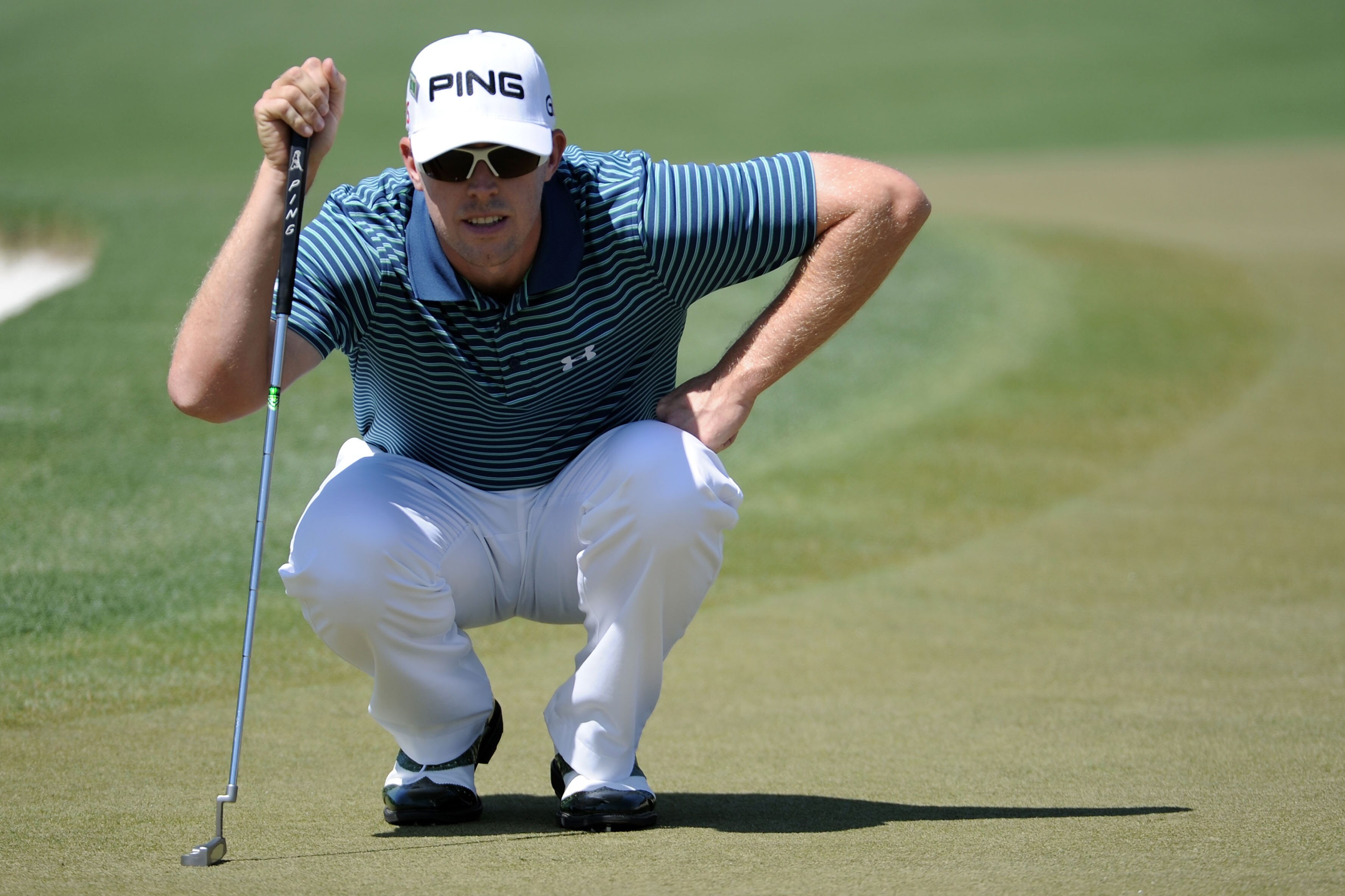 AUGUSTA, GA - APRIL 11:  Hunter Mahan lines up a putt on the second green during the final round of the 2010 Masters Tournament at Augusta National Golf Club on April 11, 2010 in Augusta, Georgia.  (Photo by Harry How/Getty Images)