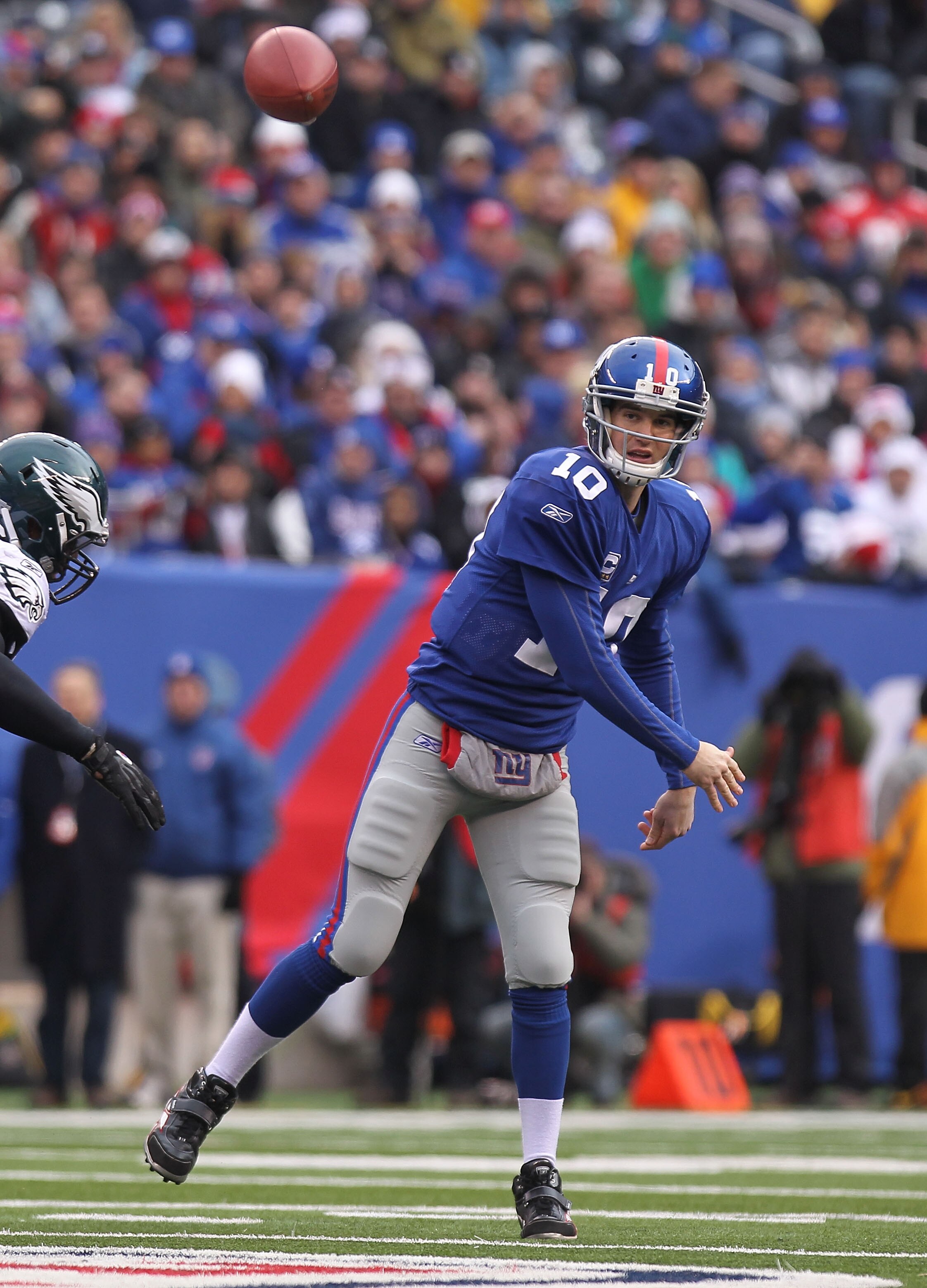 EAST RUTHERFORD, NJ - DECEMBER 19:  Eli Manning #10 of the New York Giants passes against the Philadelphia Eagles at New Meadowlands Stadium on December 19, 2010 in East Rutherford, New Jersey.  (Photo by Nick Laham/Getty Images)