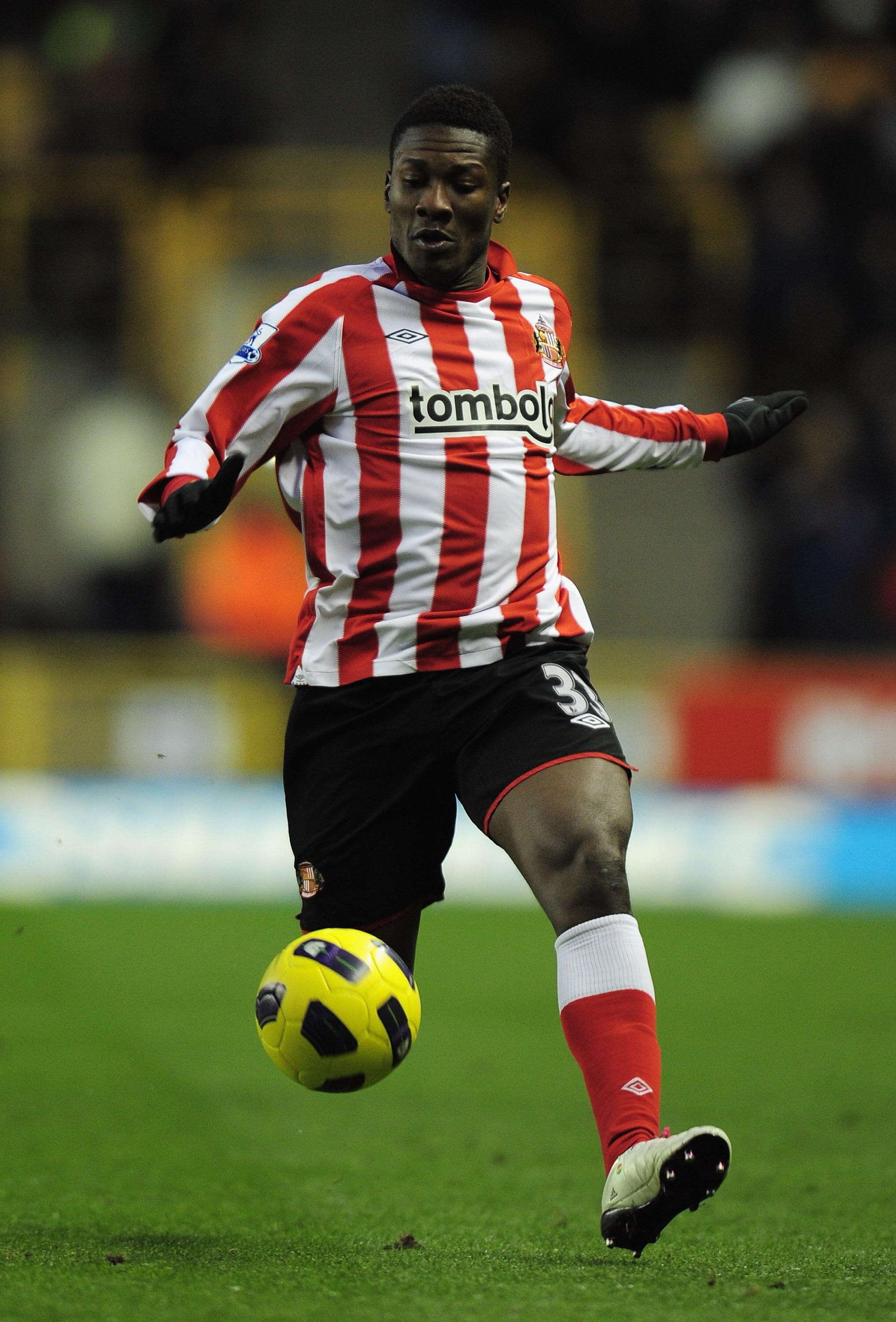 WOLVERHAMPTON, ENGLAND - NOVEMBER 27:  Asamoah Gyan of Sunderland in action during the Barclays Premier League match between Wolverhampton Wanderers and Sunderland at Molineux on November 27, 2010 in Wolverhampton, England.  (Photo by Shaun Botterill/Gett