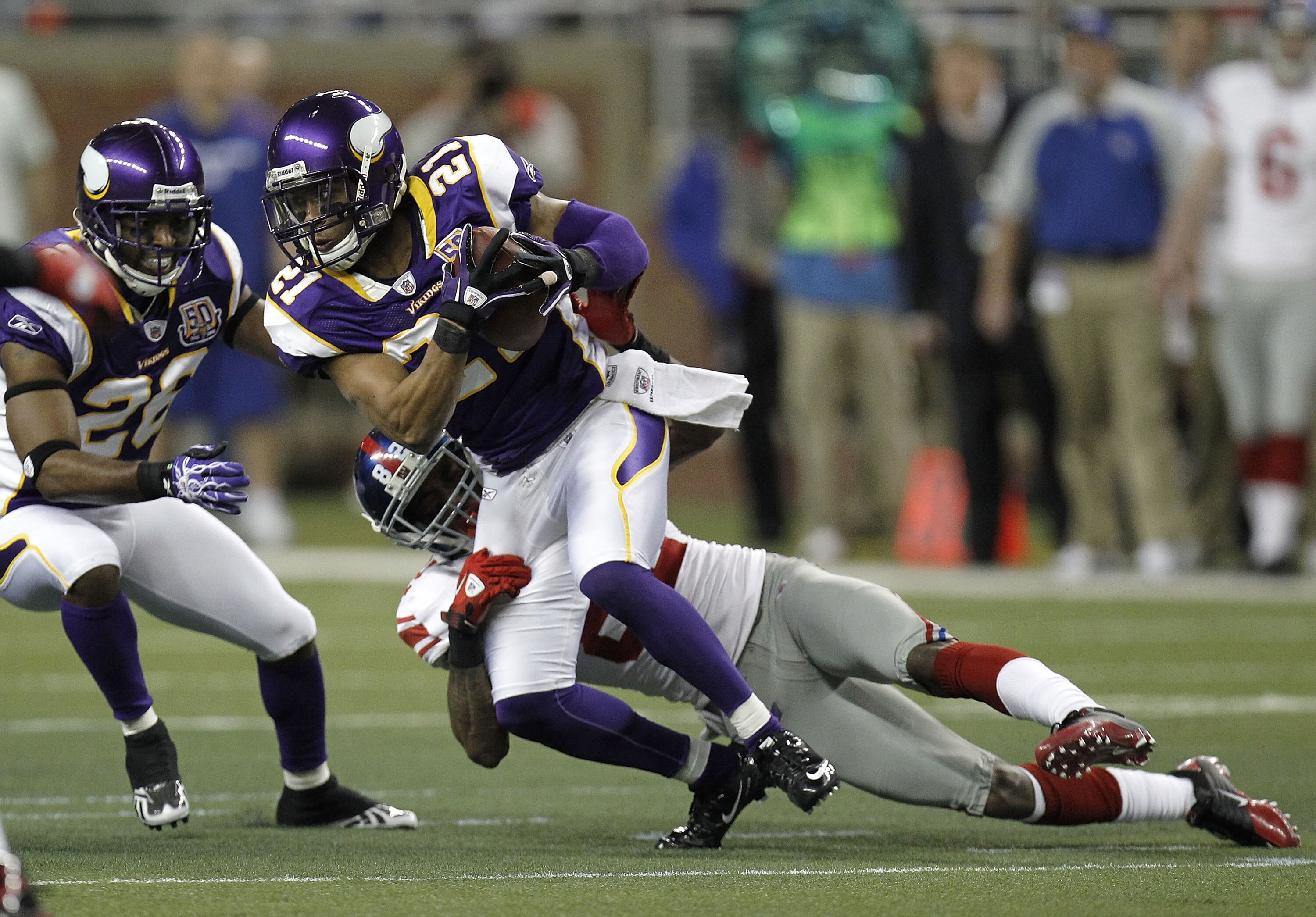 DETROIT, MI - DECEMBER 13:  Asher Allen #21 of the Minnesota Vikings tries to escape the tackle of Mario Manningham #82 of the New York Giants after a second quarter interception at Ford Field on December 13, 2010 in Detroit, Michigan.  (Photo by Gregory