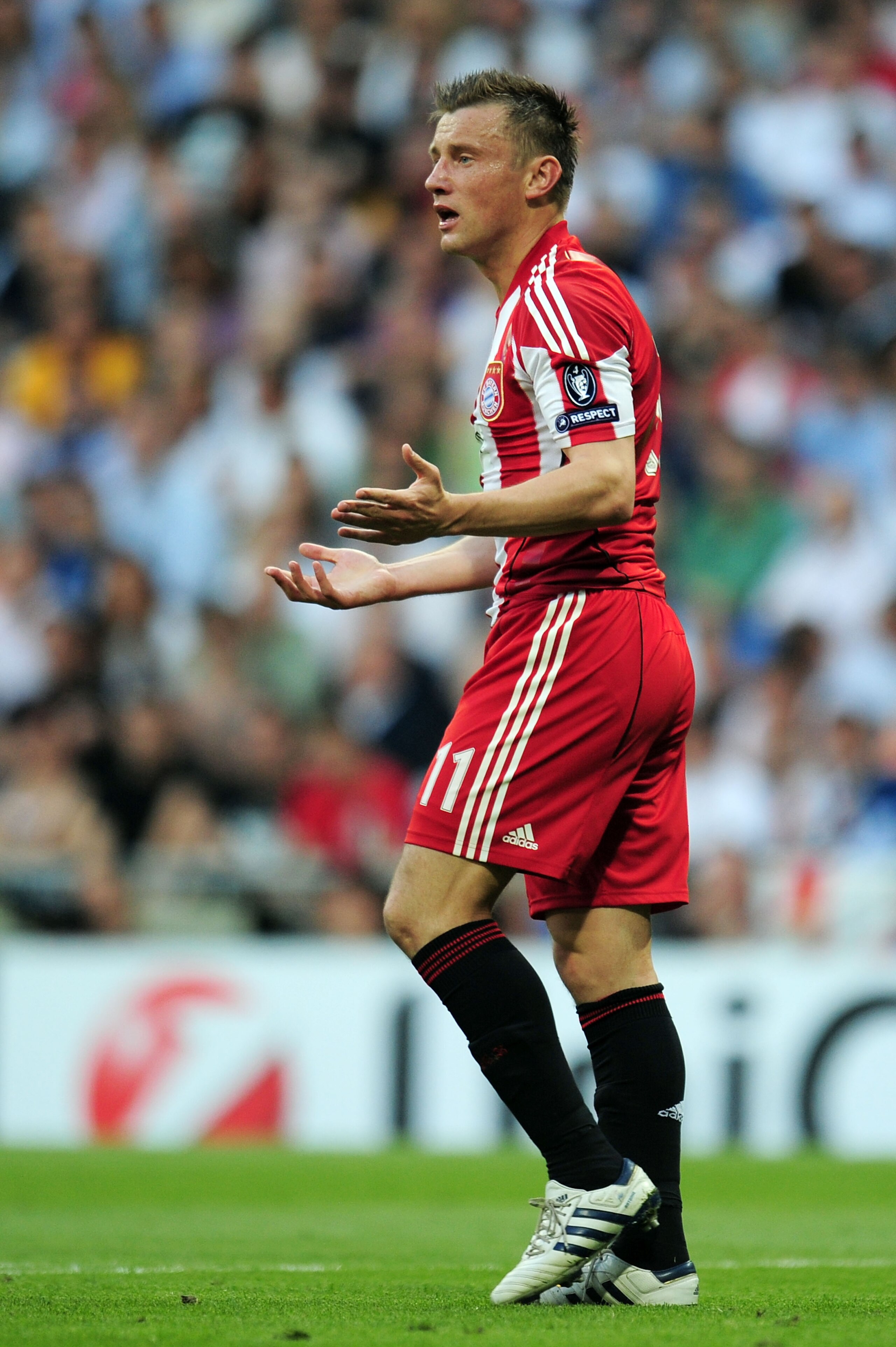 MADRID, SPAIN - MAY 22: Ivica Olic of Bayern Munich reacts during the UEFA Champions League Final match between FC Bayern Muenchen and Inter Milan at the Estadio Santiago Bernabeu on May 22, 2010 in Madrid, Spain.  (Photo by Shaun Botterill/Getty Images)