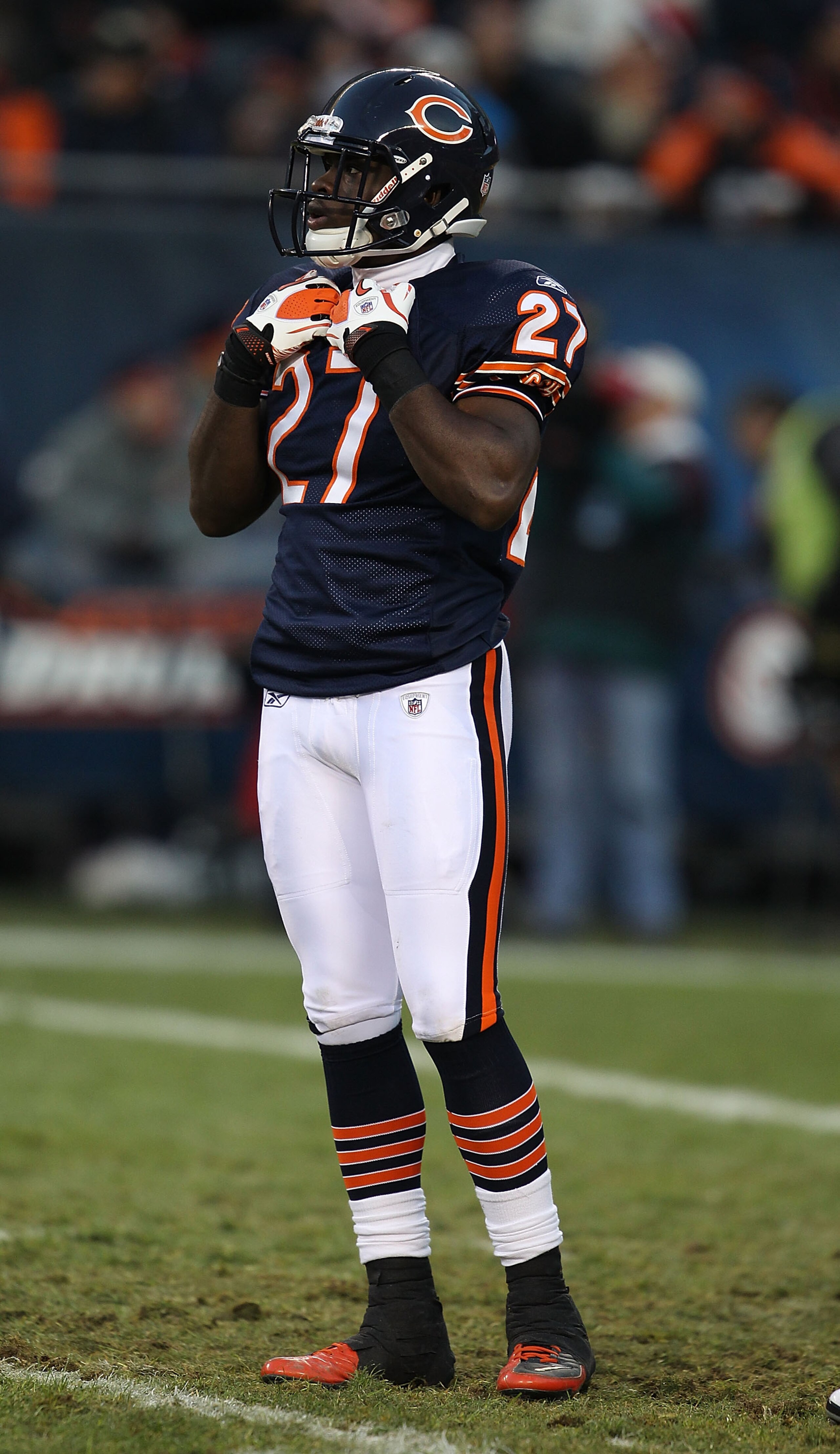 CHICAGO - NOVEMBER 28: Major Wright #27 of the Chicago Bears awaits the start of play against the Philadelphia Eagles at Soldier Field on November 28, 2010 in Chicago, Illinois. The Bears defeated the Eagles 31-26. (Photo by Jonathan Daniel/Getty Images)