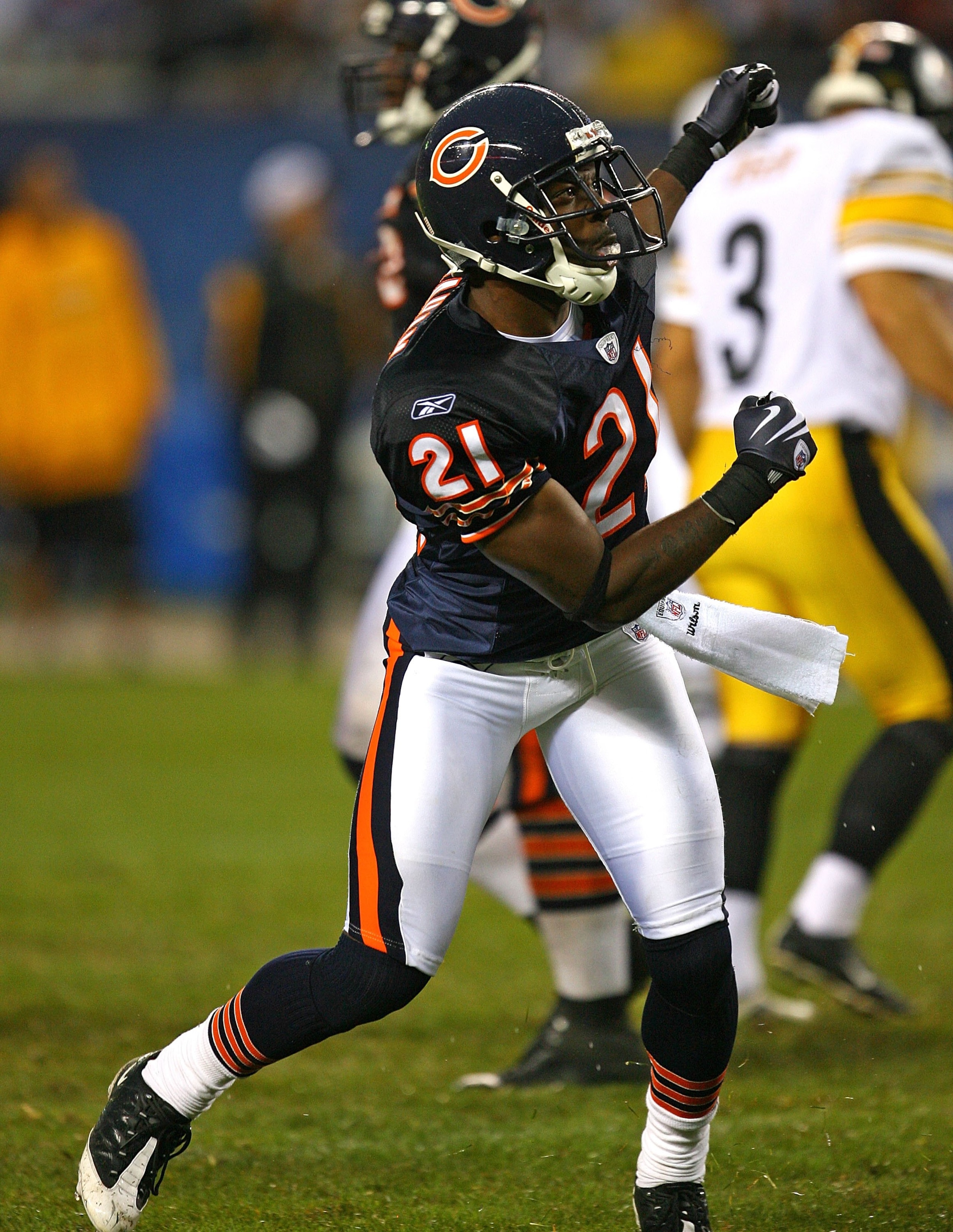 CHICAGO - SEPTEMBER 20: Corey Graham #21 of the Chicago Bears celebrates a missed field goal by the Pittsburgh Steelers on September 20, 2009 at Soldier Field in Chicago, Illinois. The Bears defeated the Steelers 17-14. (Photo by Jonathan Daniel/Getty Ima