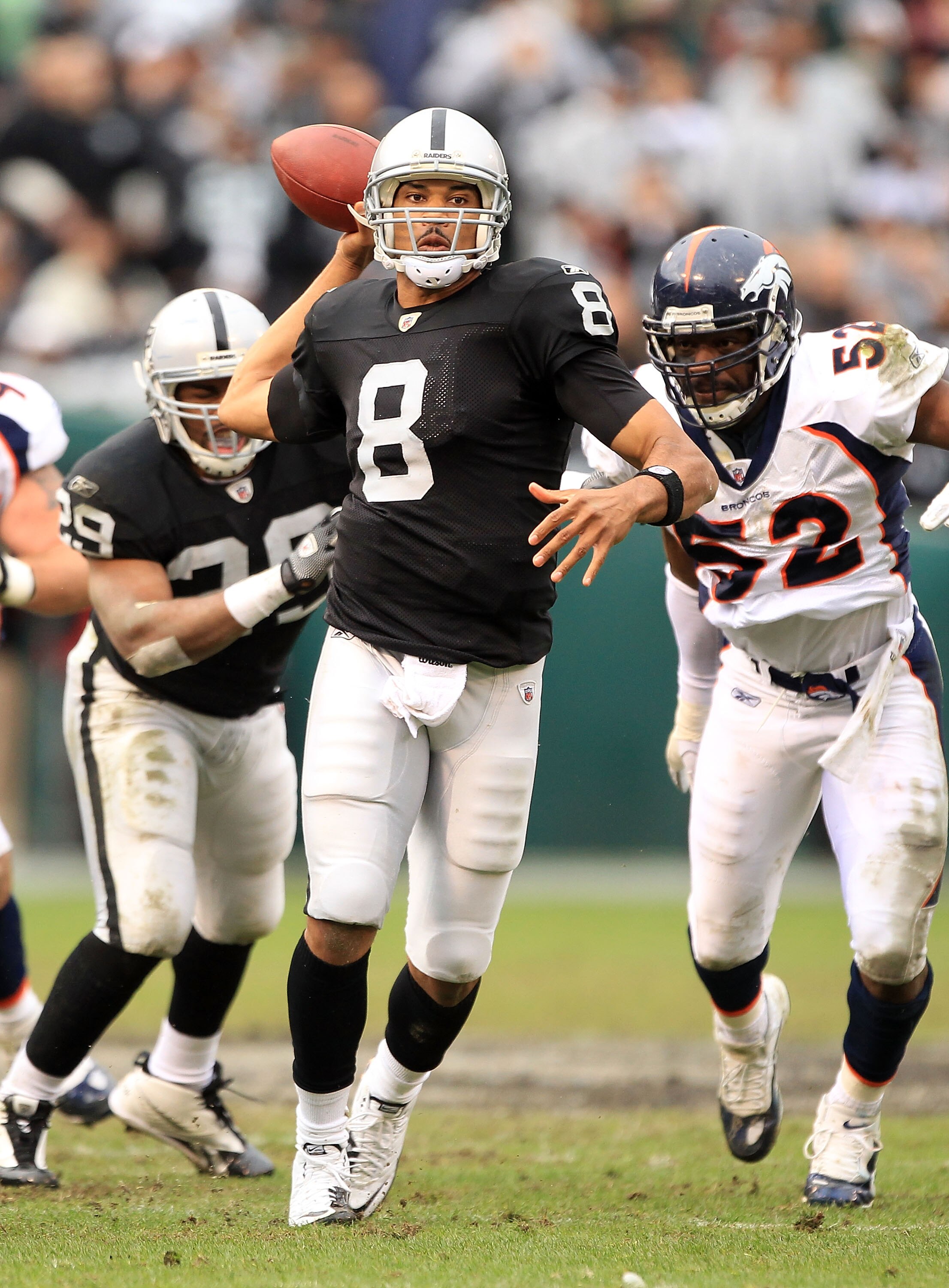 OAKLAND, CA - DECEMBER 19:  Jason Campbell #8 of the Oakland Raiders in action against the Denver Broncos at Oakland-Alameda County Coliseum on December 19, 2010 in Oakland, California.  (Photo by Ezra Shaw/Getty Images)