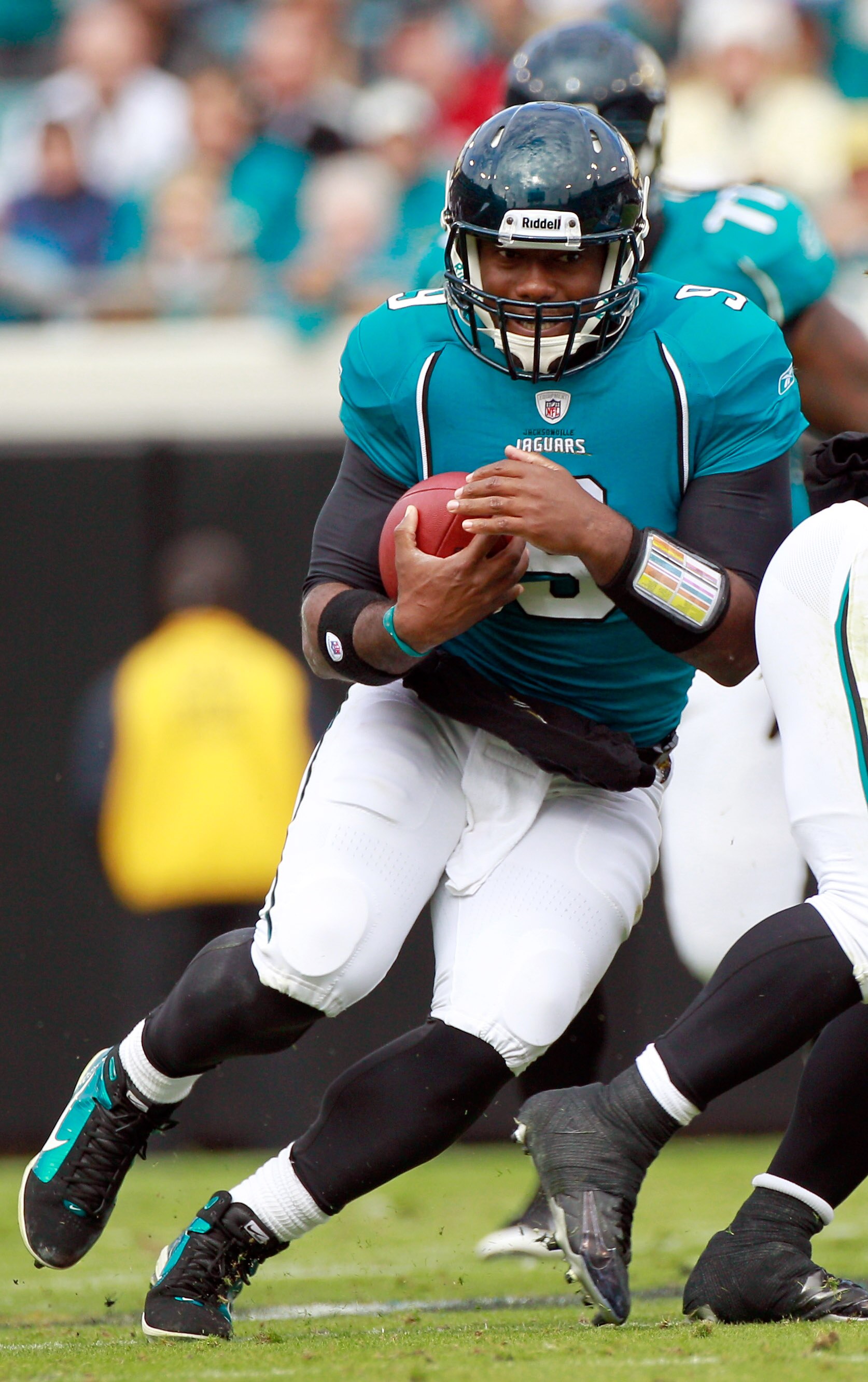 JACKSONVILLE, FL - DECEMBER 12:  David Garrard #9 of the Jacksonville Jaguars scrambles for yardage during the game against the Oakland Raiders at EverBank Field on December 12, 2010 in Jacksonville, Florida.  (Photo by Sam Greenwood/Getty Images)
