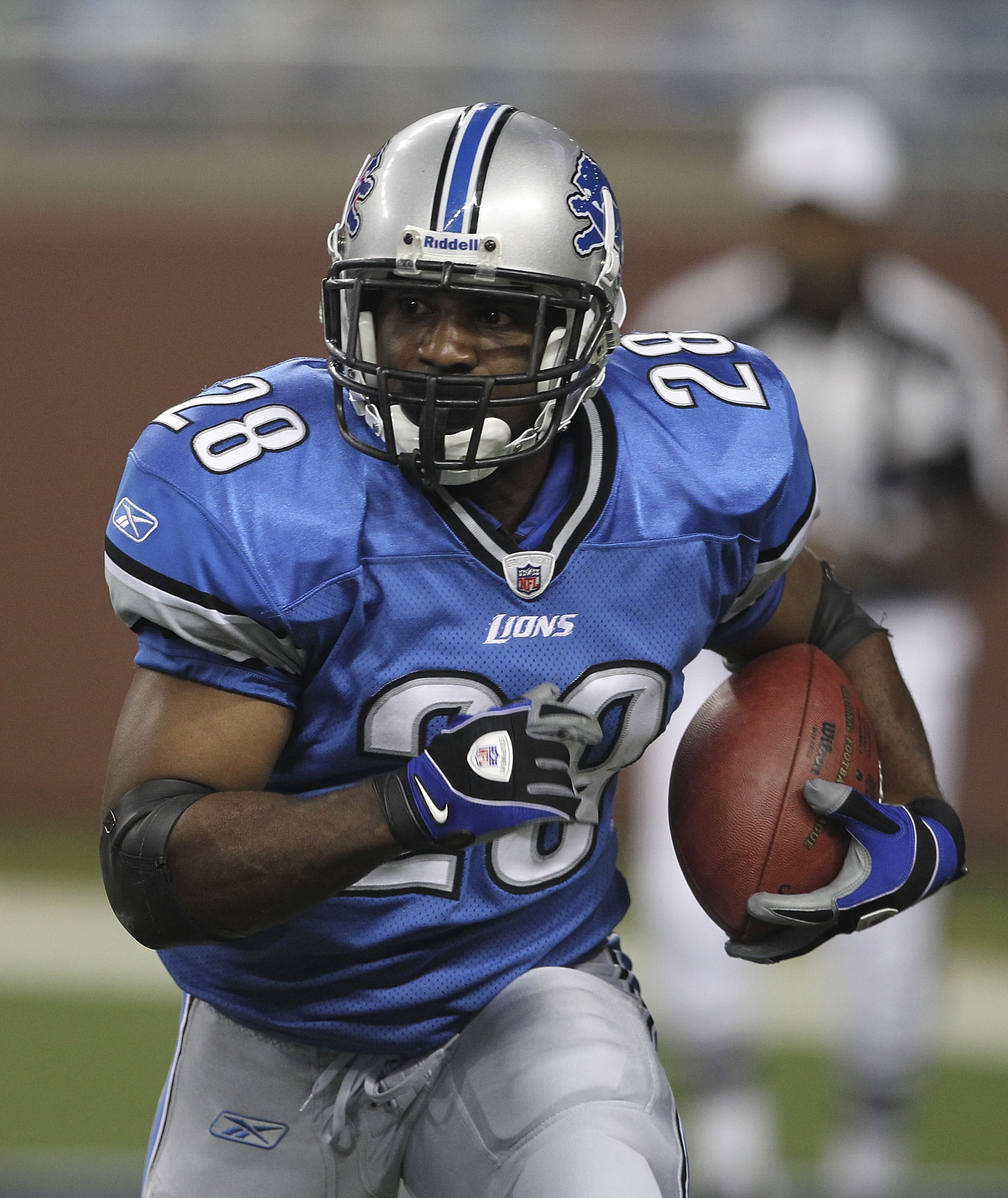 DETROIT - SEPTEMBER 02: Maurice Morris #28 of the Detroit Lions runs for a short gain in the second quarter of the preseason game against the Buffalo Bills at Ford Field on September 2, 2010 in Detroit, Michigan.  (Photo by Leon Halip/Getty Images)
