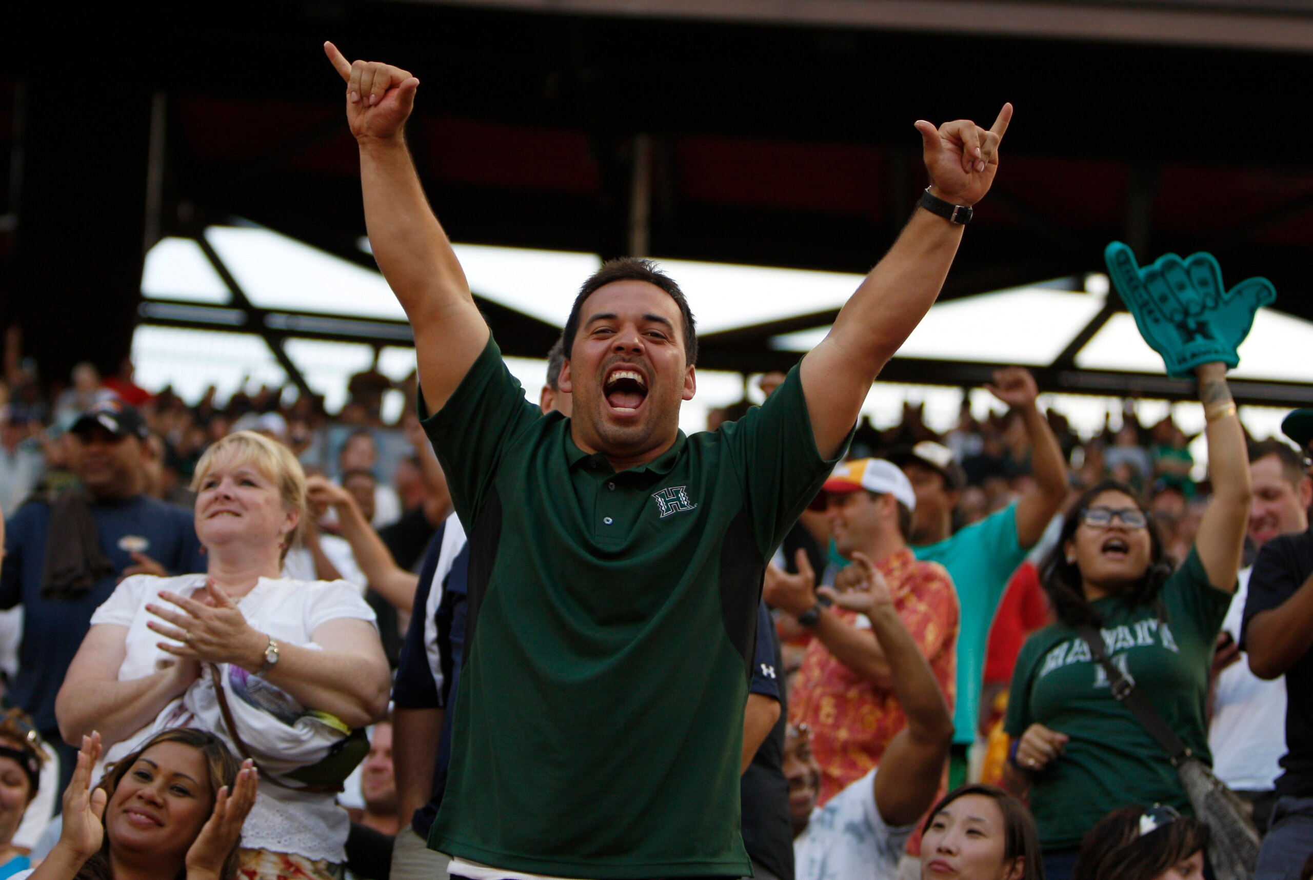 HONOLULU - SEPTEMBER 02: Fans cheer during first half action at Aloha Stadium September 2, 2010 in Honolulu, Hawaii. (Photo by Kent Nishimura/Getty Images) HONOLULU - SEPTEMBER 02: Fans cheer during first half action at Aloha Stadium September 2, 2010 in Honolulu, Hawaii. (Photo by Kent Nishimura/Getty Images)