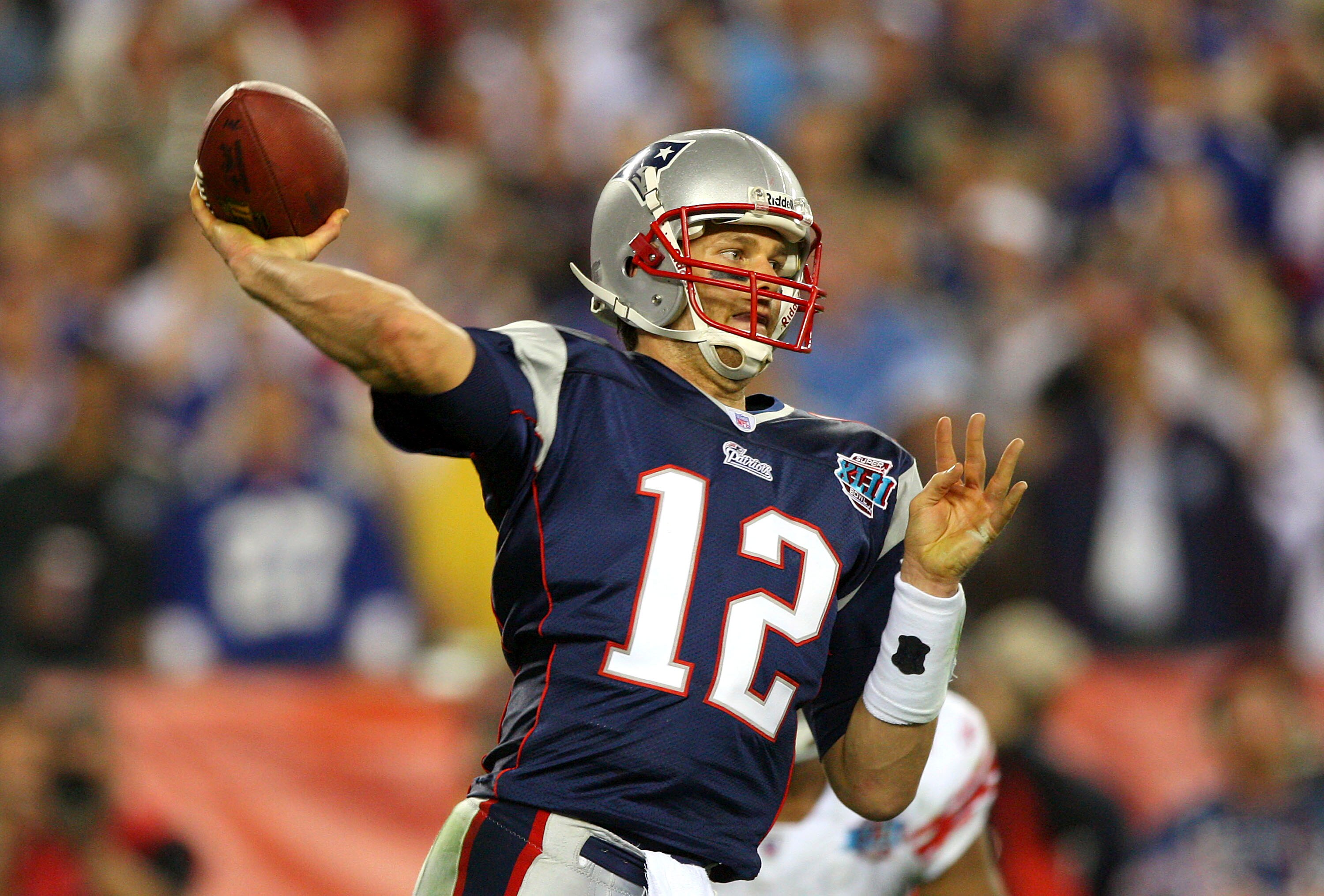 GLENDALE, AZ - FEBRUARY 03:  Quarterback Tom Brady #12 of the New England Patriots drops back to pass against the New York Giants the second half of Super Bowl XLII on February 3, 2008 at the University of Phoenix Stadium in Glendale, Arizona. The Giants