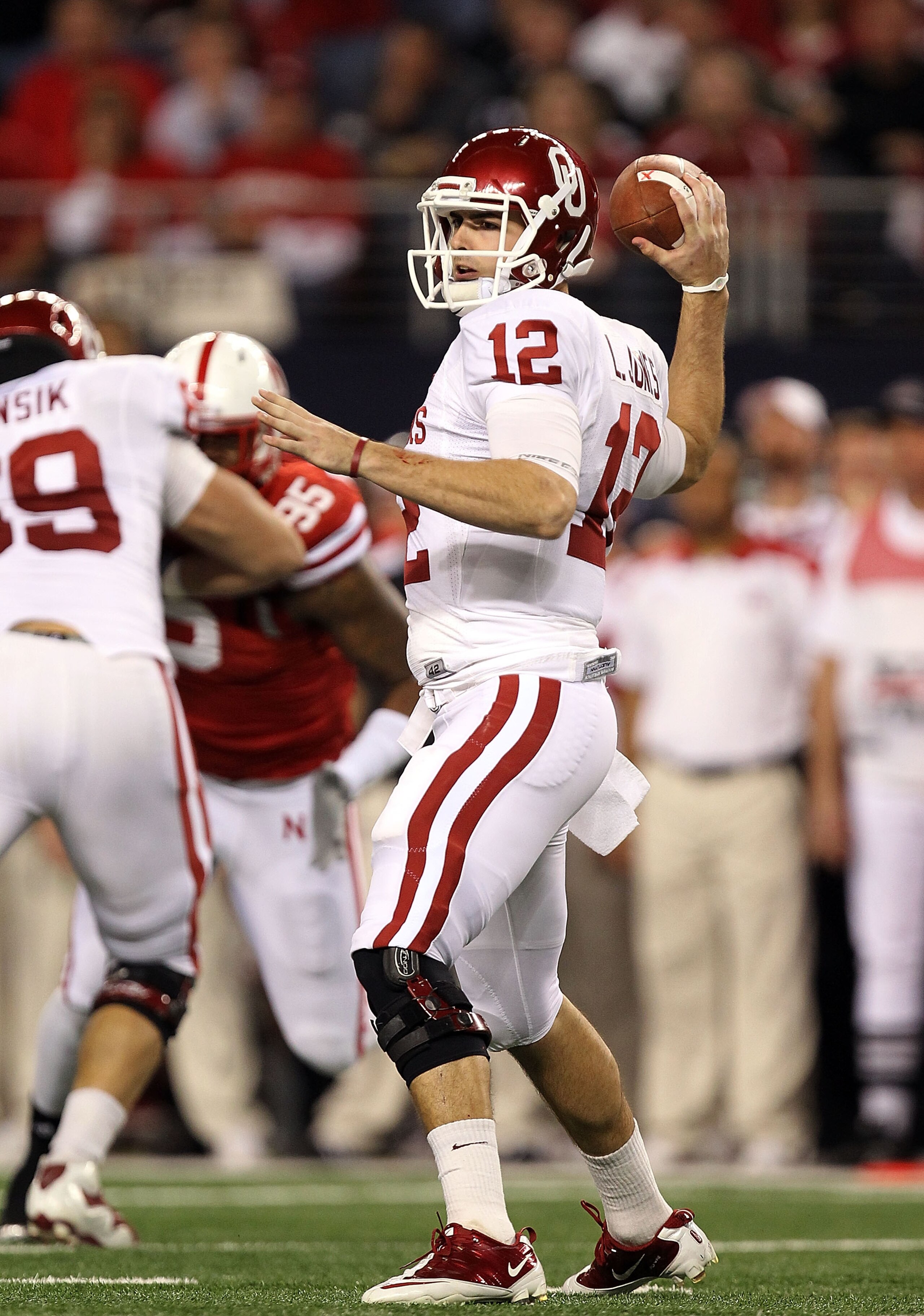 ARLINGTON, TX - DECEMBER 04: Quarterback Landry Jones #12 of the Oklahoma Sooners drops back to pass against the Nebraska Cornhuskers during the Big 12 Championship at Cowboys Stadium on December 4, 2010 in Arlington, Texas. (Photo by Ronald Martinez/Ge ARLINGTON, TX - DECEMBER 04: Quarterback Landry Jones #12 of the Oklahoma Sooners drops back to pass against the Nebraska Cornhuskers during the Big 12 Championship at Cowboys Stadium on December 4, 2010 in Arlington, Texas. (Photo by Ronald Martinez/Ge