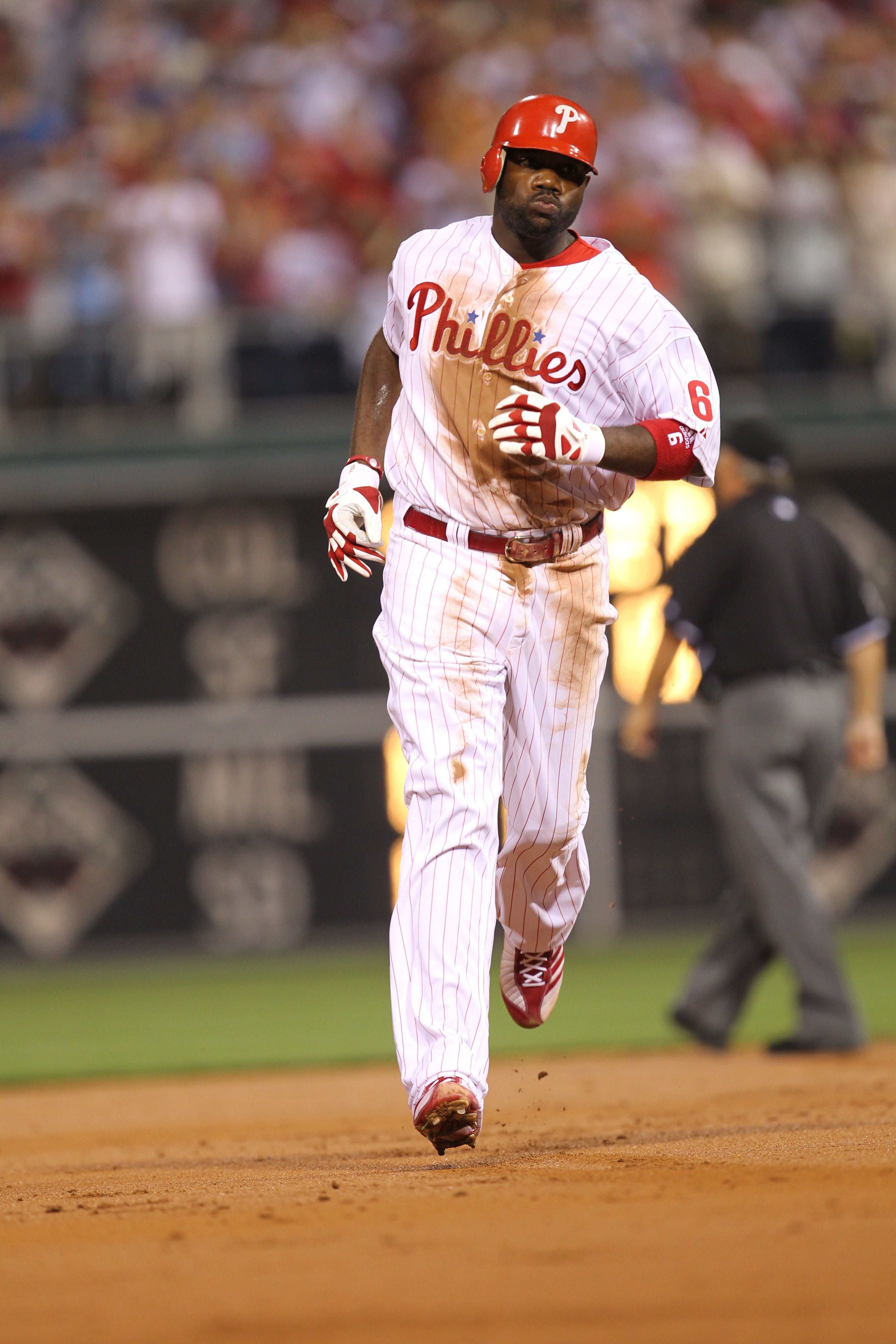 PHILADELPHIA - MAY 2: First baseman Ryan Howard #6 of the Philadelphia Phillies rounds the bases after hitting a home run during a game against the New York Mets at Citizens Bank Park on May 2, 2010 in Philadelphia, Pennsylvania. The Phillies won 11-5. (P