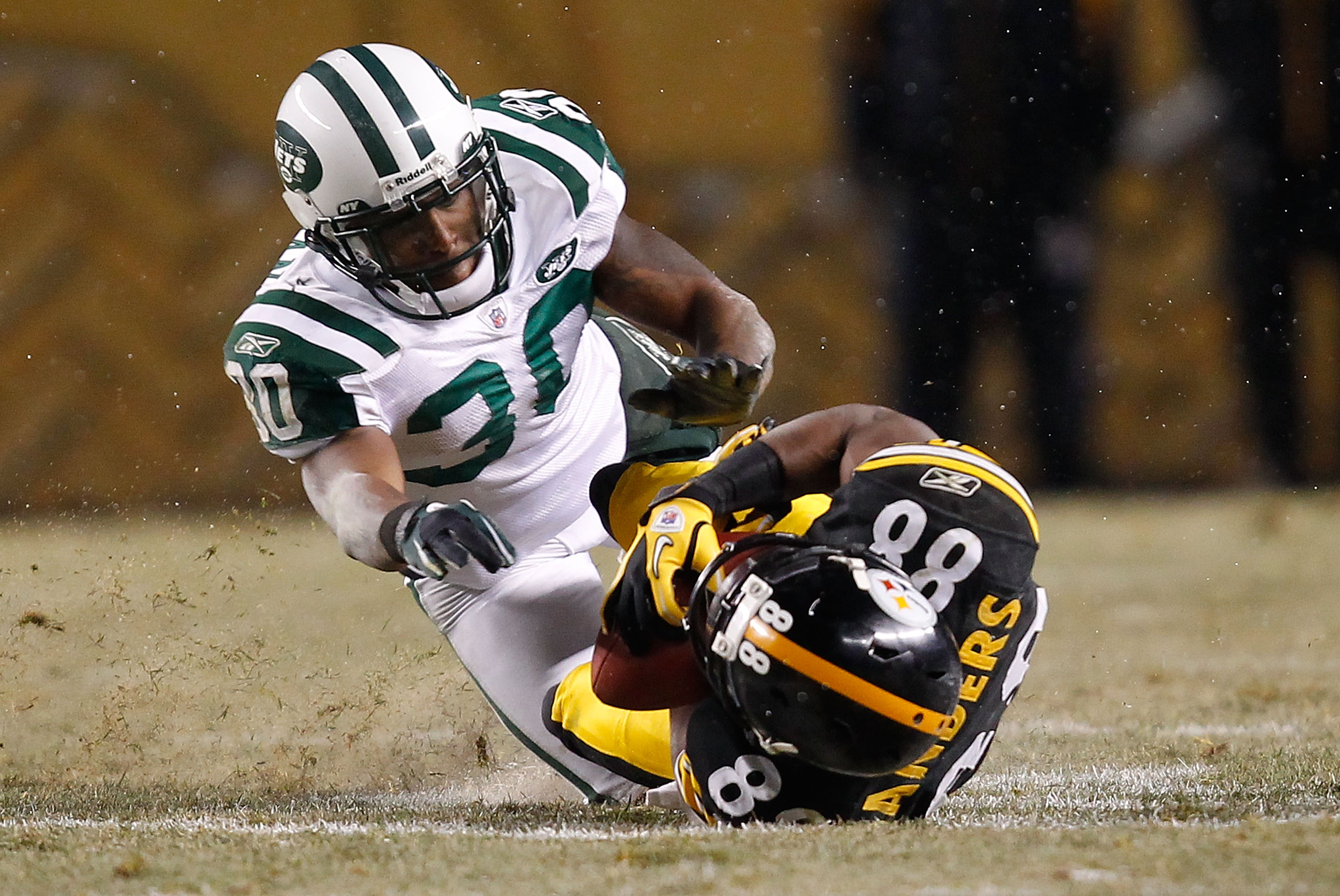 PITTSBURGH, PA - DECEMBER 19:  Drew Coleman #30 of the New York Jets runs to make a tackle on Emmanuel Sanders #88 of the Pittsburgh Steelers during the game on December 19, 2010 at Heinz Field in Pittsburgh, Pennsylvania.  (Photo by Jared Wickerham/Getty