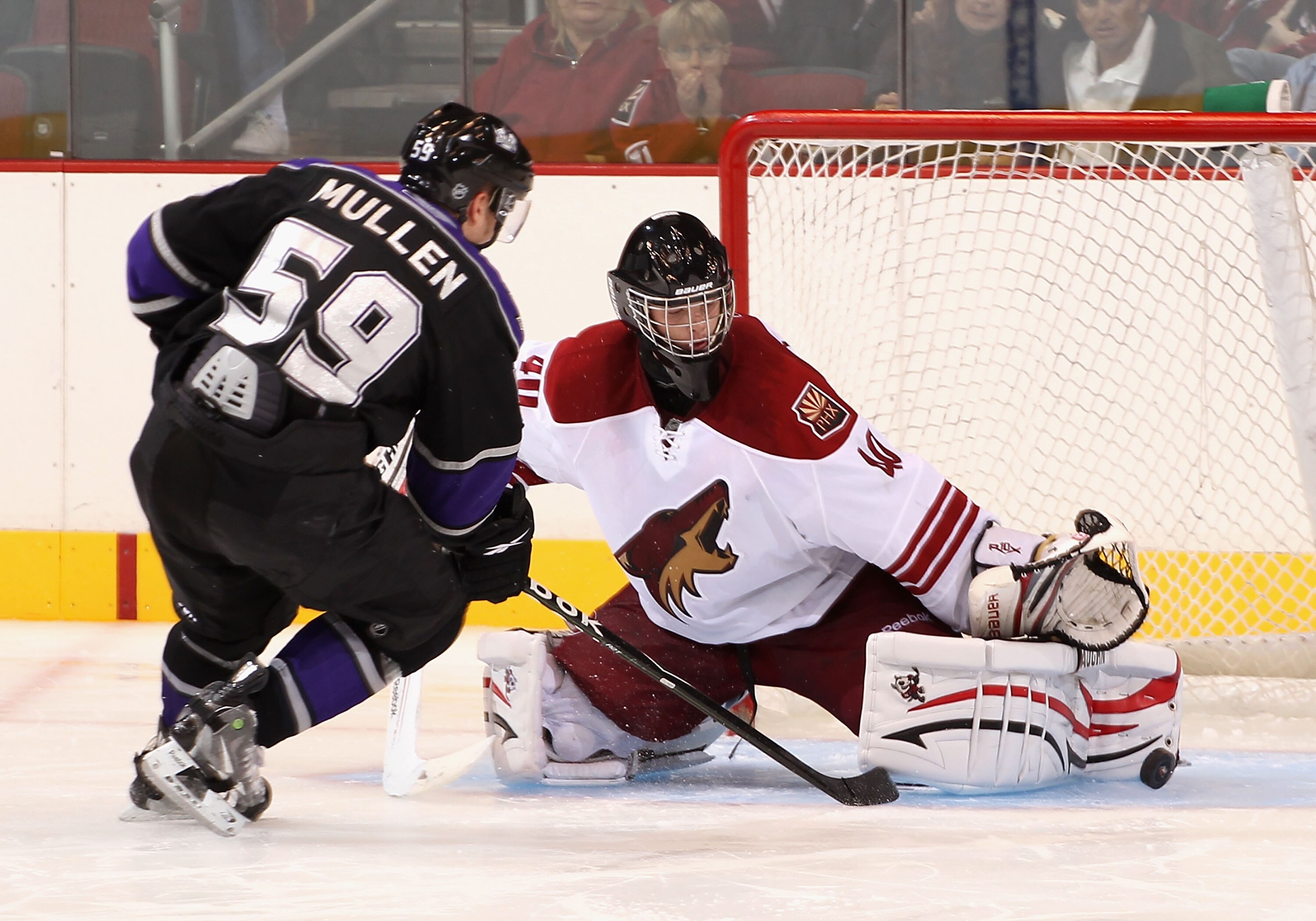 GLENDALE, AZ - SEPTEMBER 14:  Goaltender Mark Visentin #40 of the Phoenix Coyotes in action during the NHL Rookie game against the Los Angeles Kings at Jobing.com Arena on September 14, 2010 in Glendale, Arizona.  (Photo by Christian Petersen/Getty Images