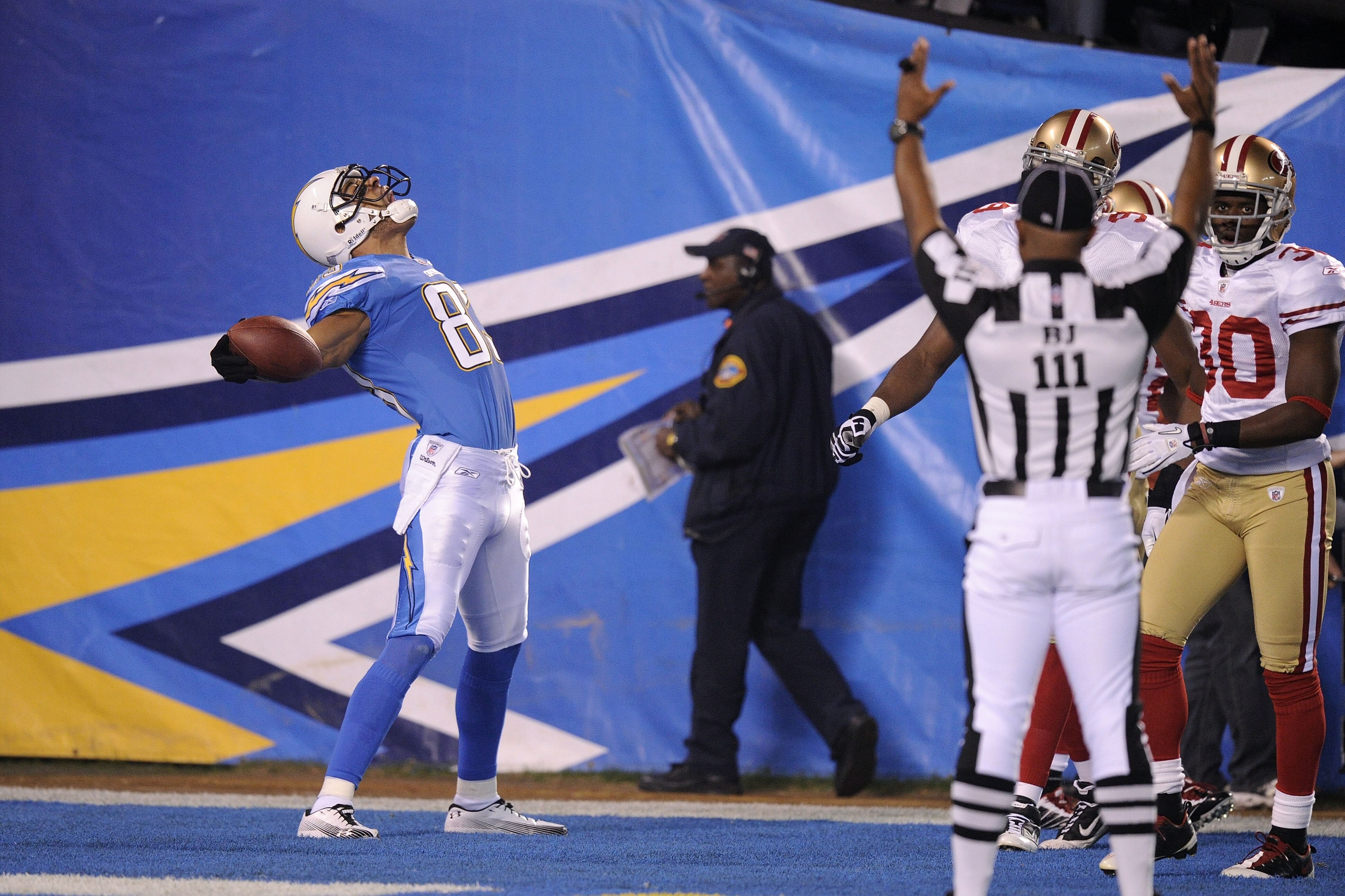 SAN DIEGO, CA - DECEMBER 16:  Wide receiver Vincent Jackson #83 of the San Diego Chargers celebrates scoring a touchdown in the first quarter against the San Francisco 49ers at Qualcomm Stadium on December 16, 2010 in San Diego, California.  (Photo by Har