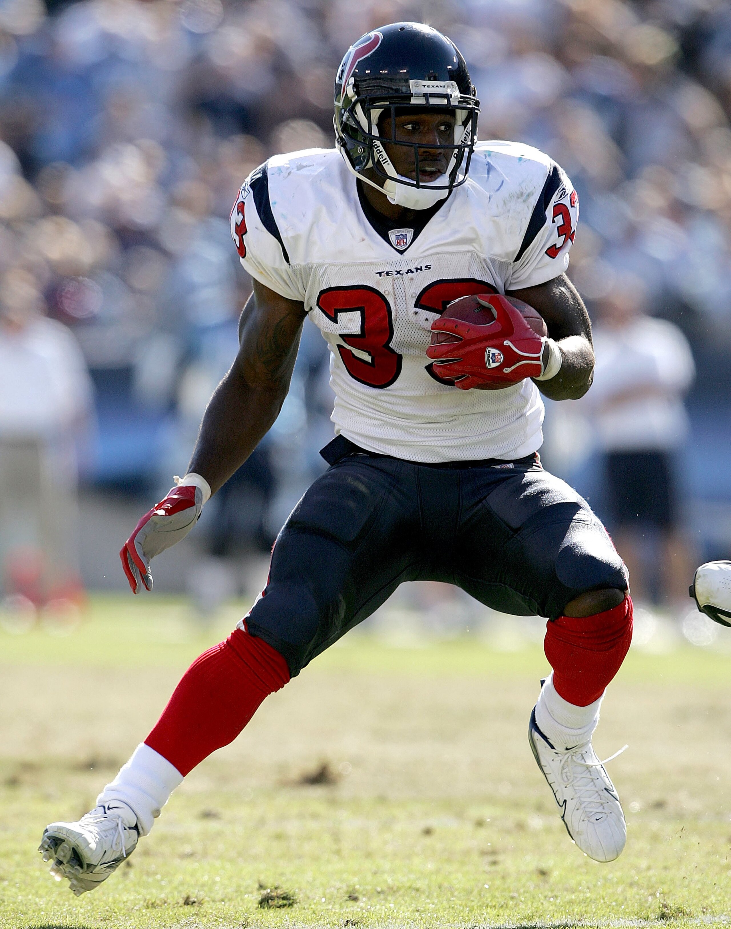 MEMPHIS, TN - OCTOBER 29:  Wali Lundy #33 of the Houston Texans runs with the ball during the NFL game against the Tennessee Titans on October 29, 2006 at LP Field in Nashville, Tennessee.  (Photo by Andy Lyons/Getty Images)