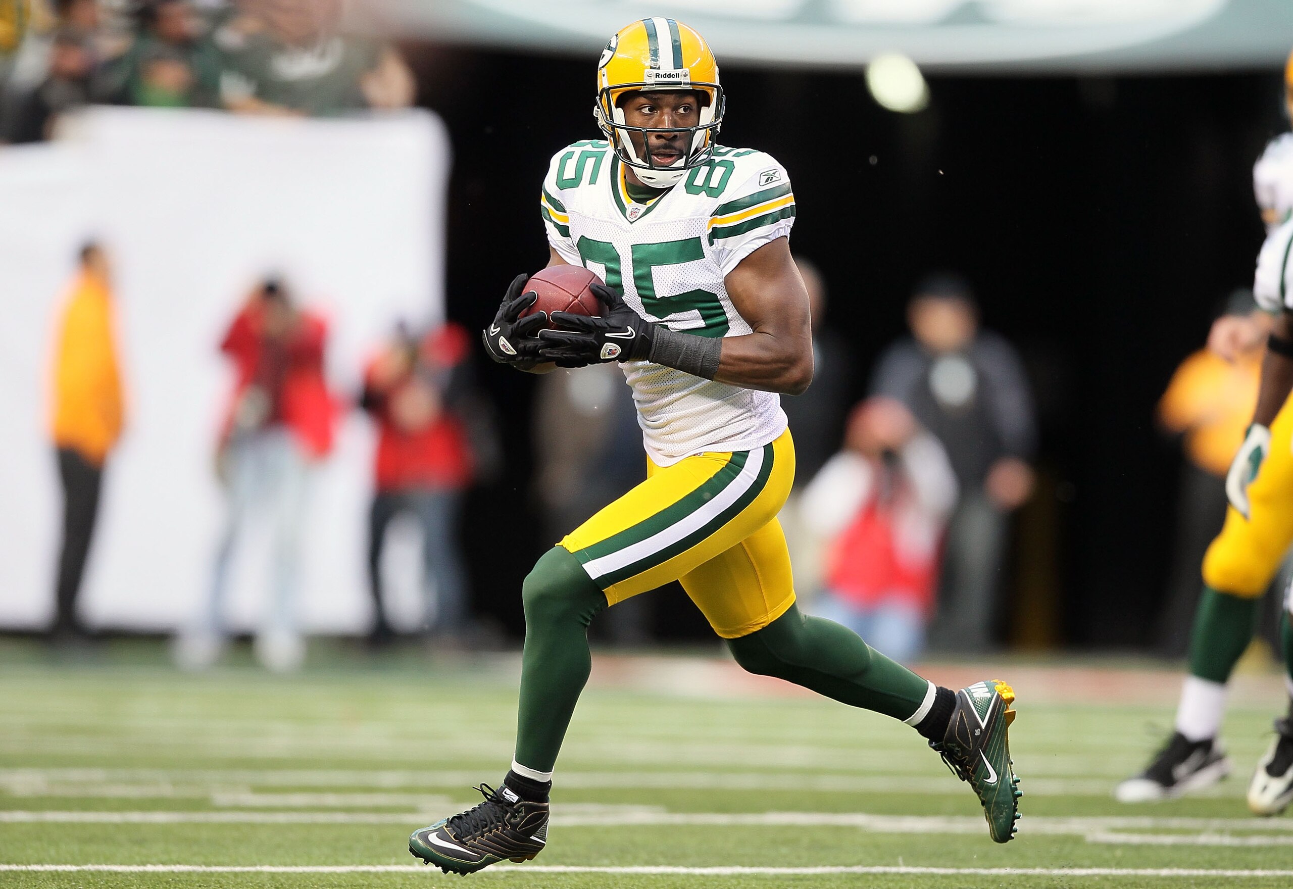 EAST RUTHERFORD, NJ - OCTOBER 31: Greg Jennings #85 of the Green Bay Packers runs the ball against the New York Jets on October 31, 2010 at the New Meadowlands Stadium in East Rutherford, New Jersey. (Photo by Jim McIsaac/Getty Images) EAST RUTHERFORD, NJ - OCTOBER 31: Greg Jennings #85 of the Green Bay Packers runs the ball against the New York Jets on October 31, 2010 at the New Meadowlands Stadium in East Rutherford, New Jersey. (Photo by Jim McIsaac/Getty Images)