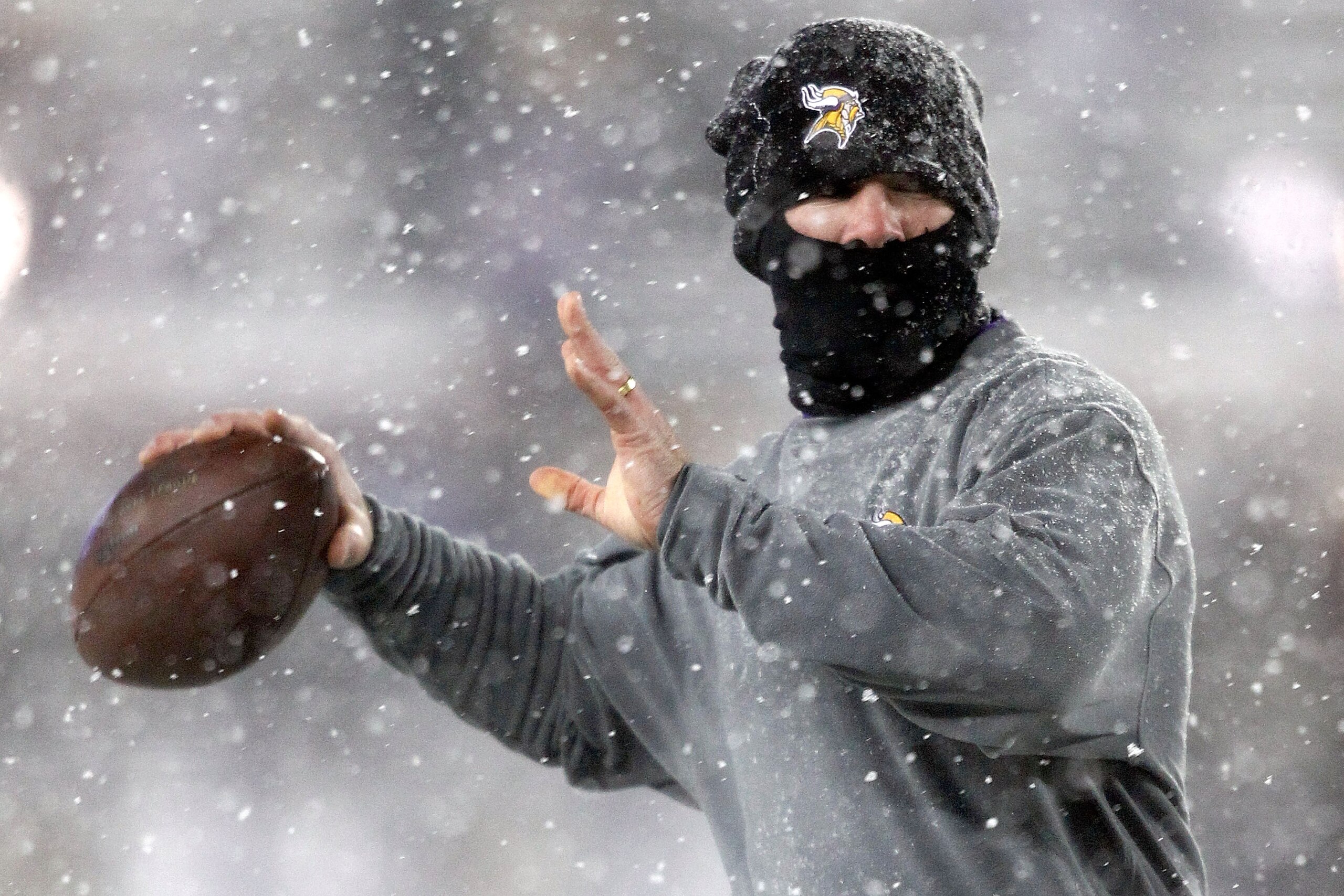 MINNEAPOLIS, MN - DECEMBER 20:  Quarterback Brett Favre of the Minnesota Vikings warms up before the Vikings game against the Chicago Bears at TCF Bank Stadium on December 20, 2010 in Minneapolis, Minnesota.  (Photo by Matthew Stockman/Getty Images)