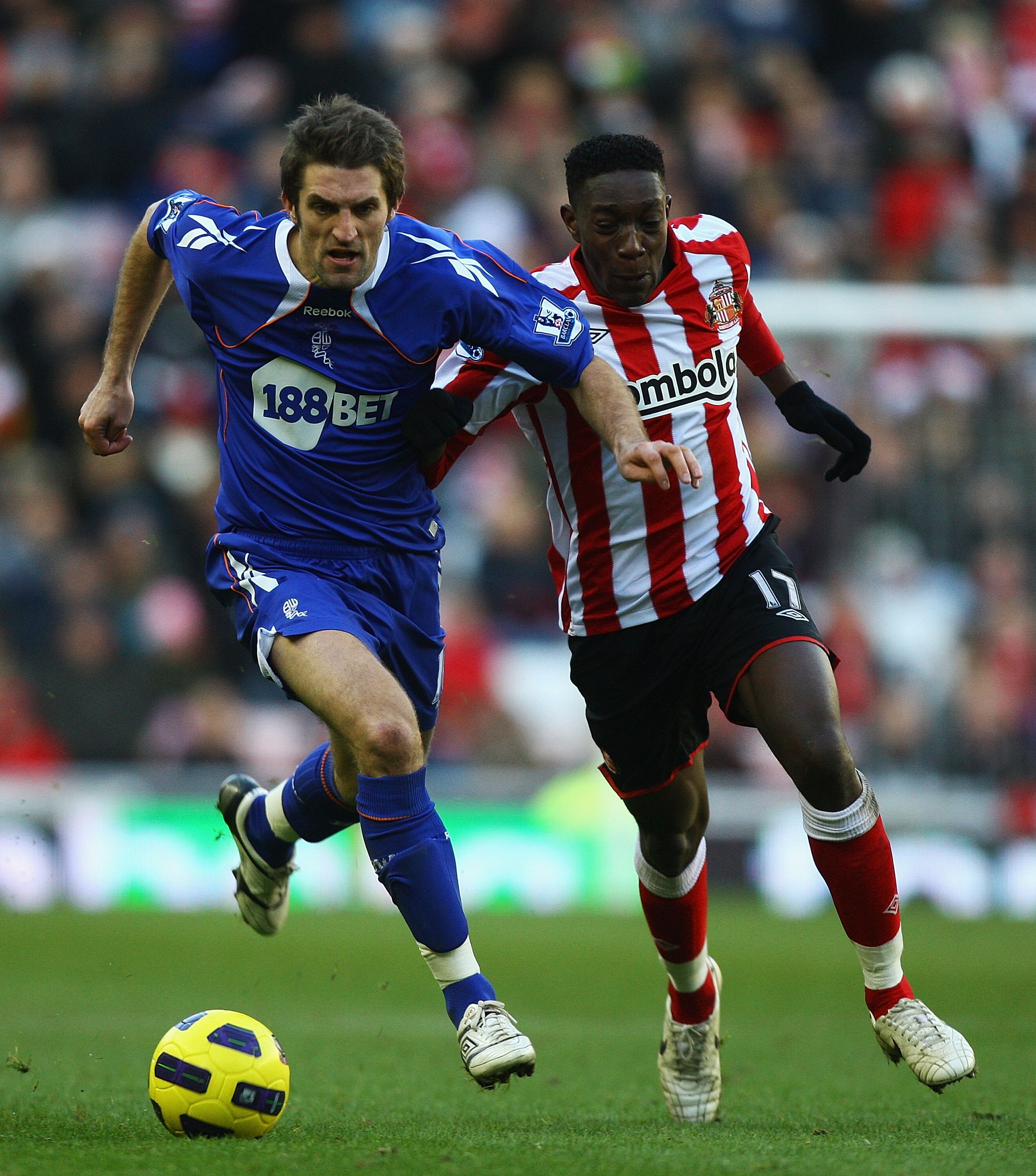 SUNDERLAND, ENGLAND - DECEMBER 18:  Danny Wellbeck of Sunderland and Samuel Ricketts of Bolton challenge for the ball during the Barclays Premier League match between Sunderland and Bolton Wanderers at Stadium of Light on December 18, 2010 in Sunderland,