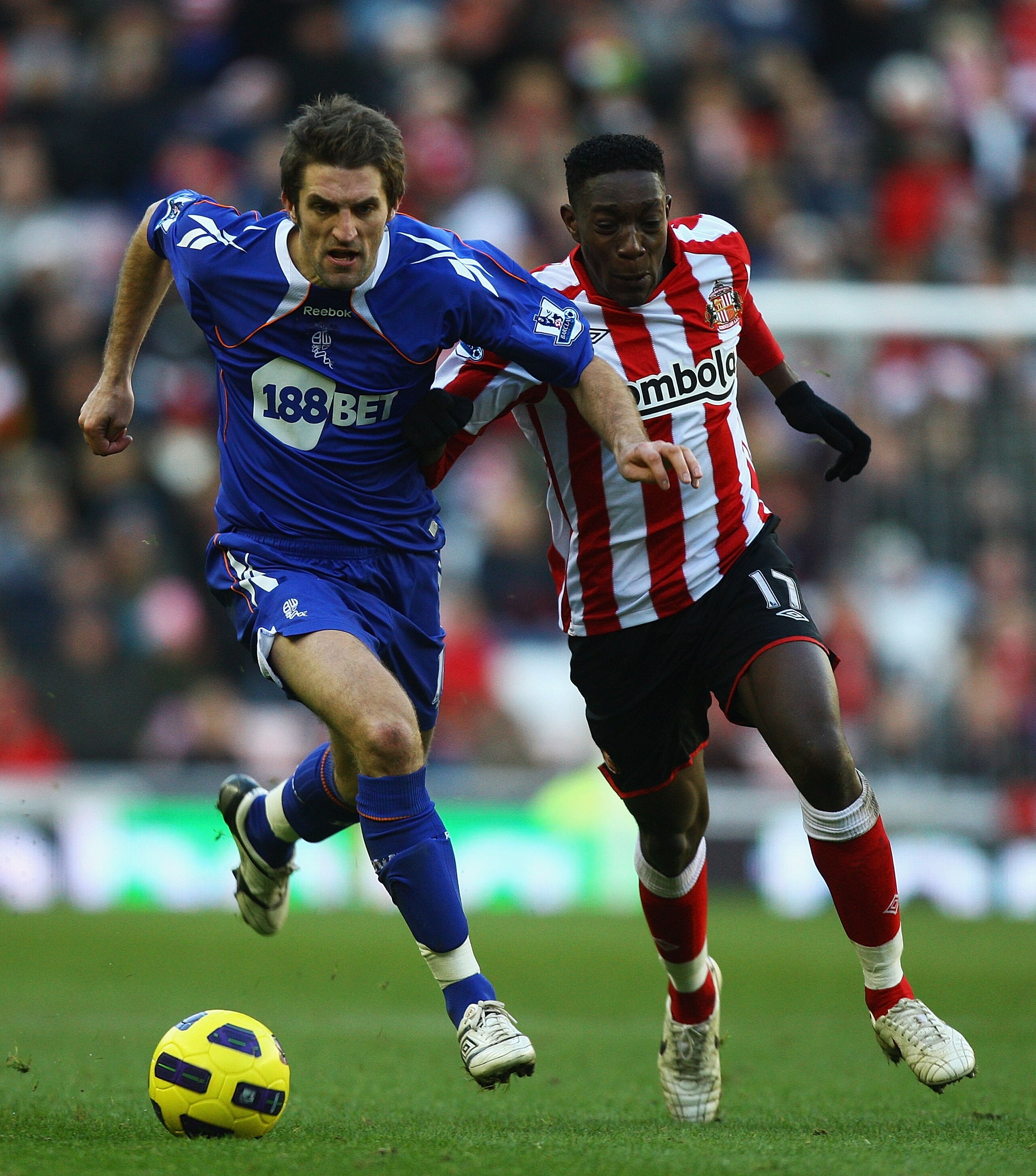 SUNDERLAND, ENGLAND - DECEMBER 18:  Danny Wellbeck of Sunderland and Samuel Ricketts of Bolton challenge for the ball during the Barclays Premier League match between Sunderland and Bolton Wanderers at Stadium of Light on December 18, 2010 in Sunderland,