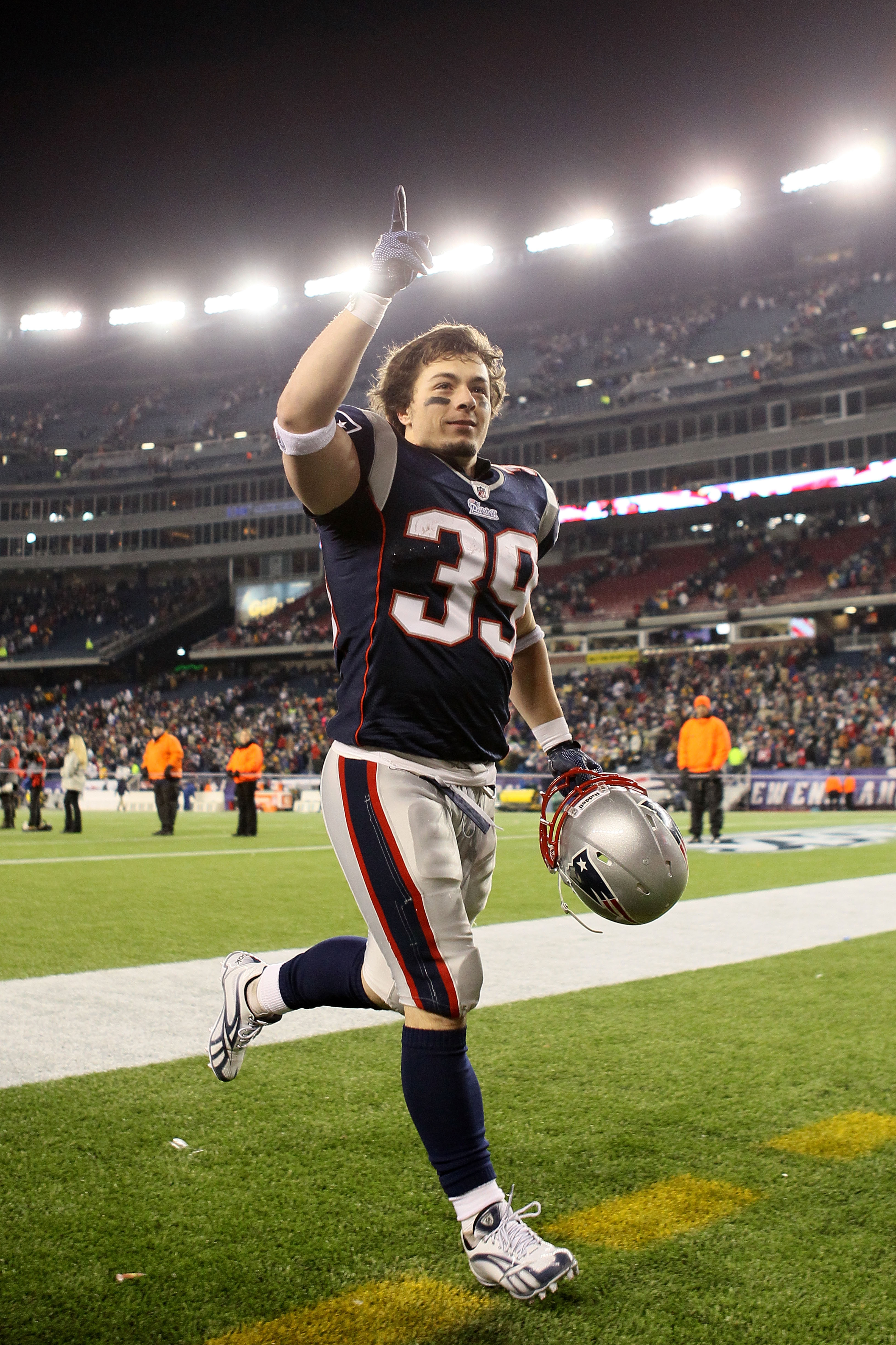 FOXBORO, MA - DECEMBER 19: Running back Danny Woodhead #39 of the New England Patriots celebrates as he runs off the field after defeating the Green Bay Packers 31-27 at Gillette Stadium on December 19, 2010 in Foxboro, Massachusetts. (Photo by Elsa/Get FOXBORO, MA - DECEMBER 19: Running back Danny Woodhead #39 of the New England Patriots celebrates as he runs off the field after defeating the Green Bay Packers 31-27 at Gillette Stadium on December 19, 2010 in Foxboro, Massachusetts. (Photo by Elsa/Get