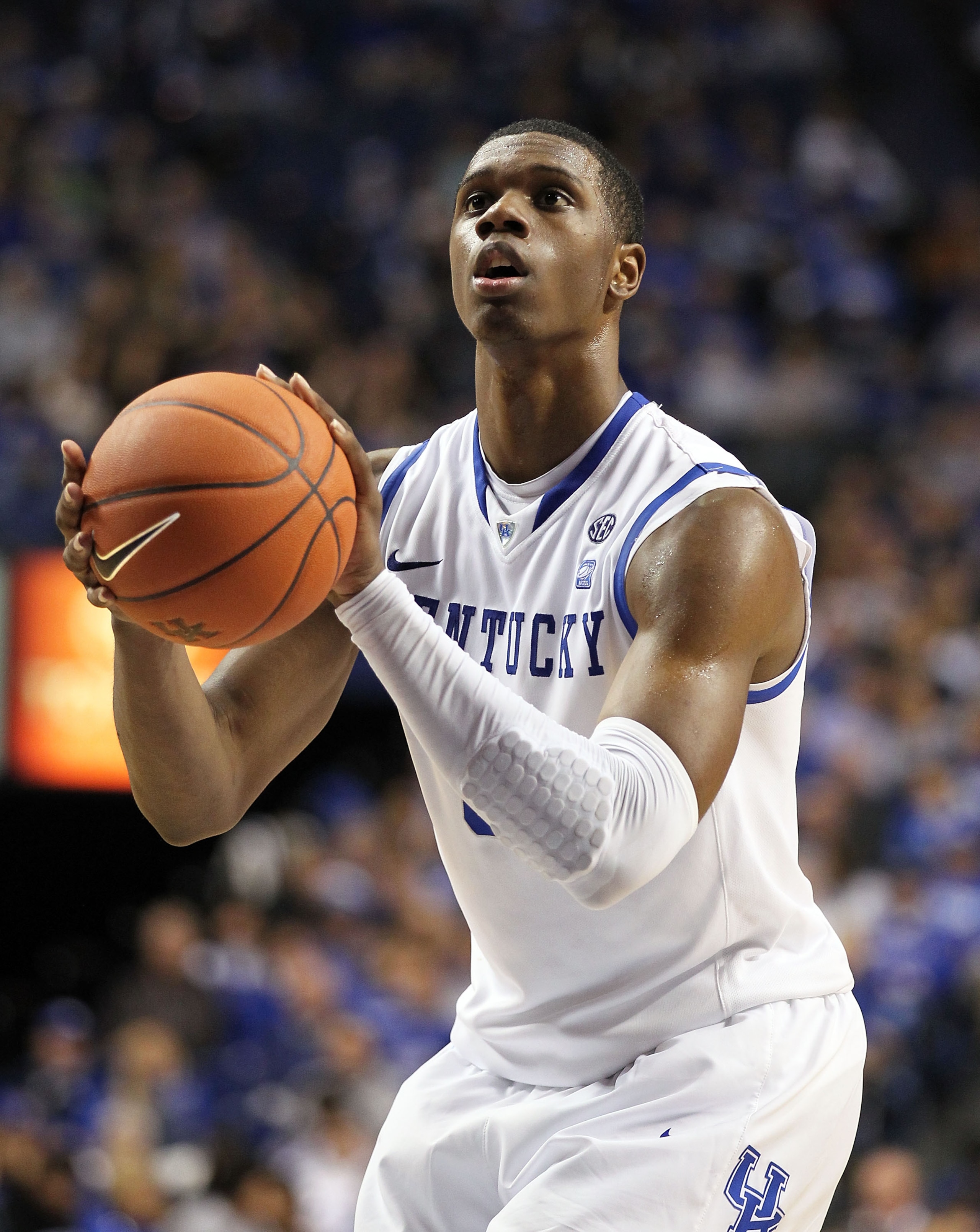 LEXINGTON, KY - DECEMBER 11:  Terrence Jones #3  of the Kentucky Wildcats shoots the ball during the 81-62 victory over the Indiana Hoosiers on December 11, 2010 in Lexington, Kentucky.  (Photo by Andy Lyons/Getty Images)