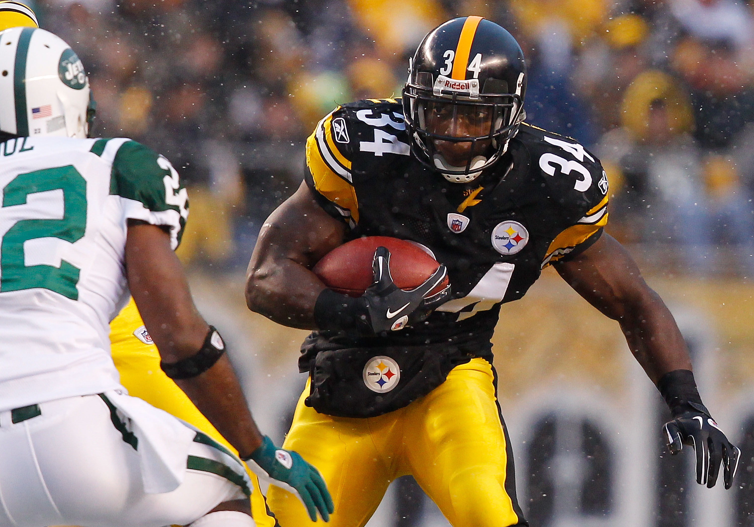 PITTSBURGH - DECEMBER 19: Rashard Mendenhall #34 of the Pittsburgh Steelers runs with the ball against the New York Jets during the game on December 19, 2010 at Heinz Field in Pittsburgh, Pennsylvania. (Photo by Jared Wickerham/Getty Images) PITTSBURGH - DECEMBER 19: Rashard Mendenhall #34 of the Pittsburgh Steelers runs with the ball against the New York Jets during the game on December 19, 2010 at Heinz Field in Pittsburgh, Pennsylvania. (Photo by Jared Wickerham/Getty Images)