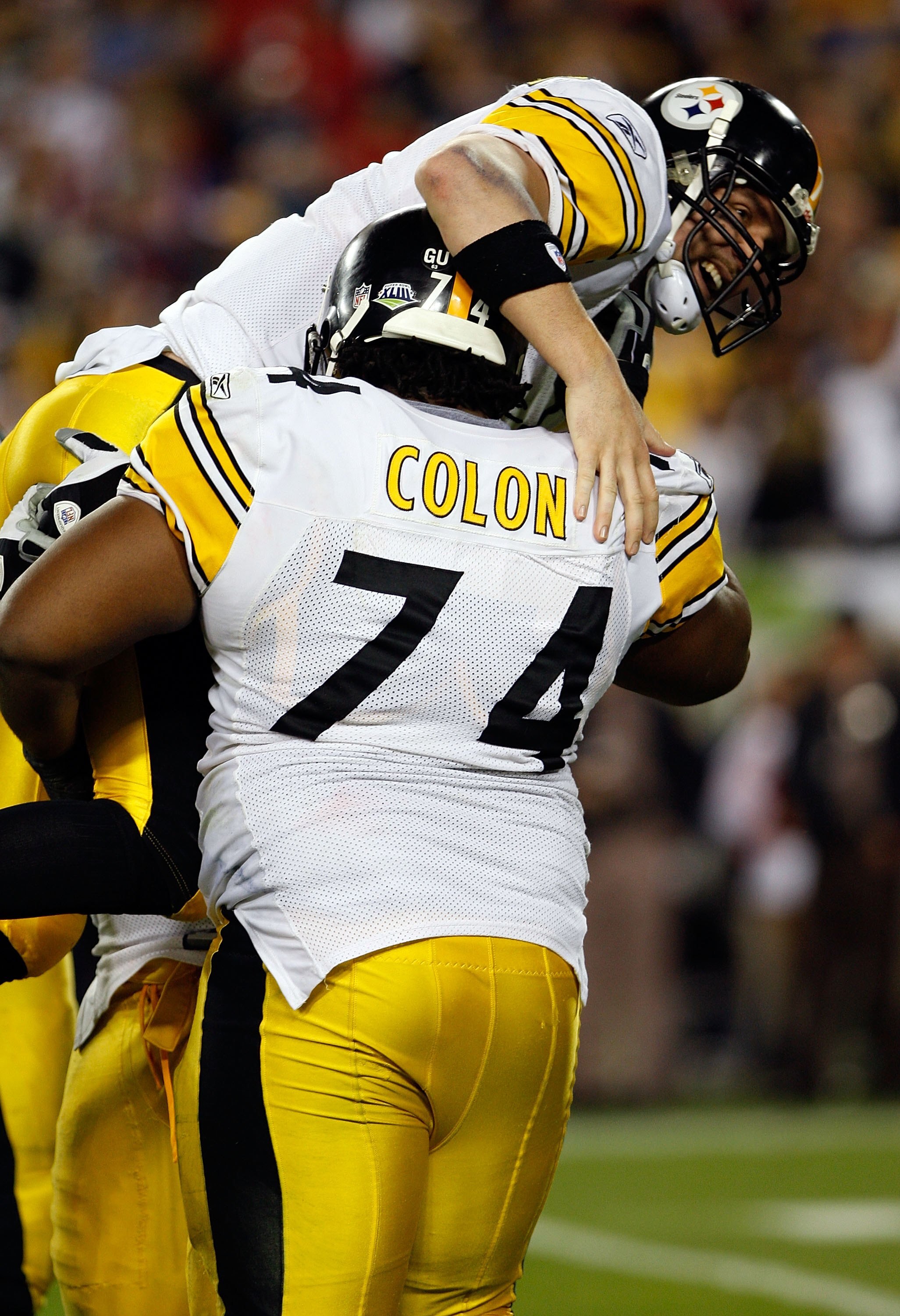 TAMPA, FL - FEBRUARY 01:  Quarterback Ben Roethlisberger #7 of the Pittsburgh Steelers celebrates with Willie Colon #74 after their 27-23 win against the Arizona Cardinals during Super Bowl XLIII on February 1, 2009 at Raymond James Stadium in Tampa, Flor