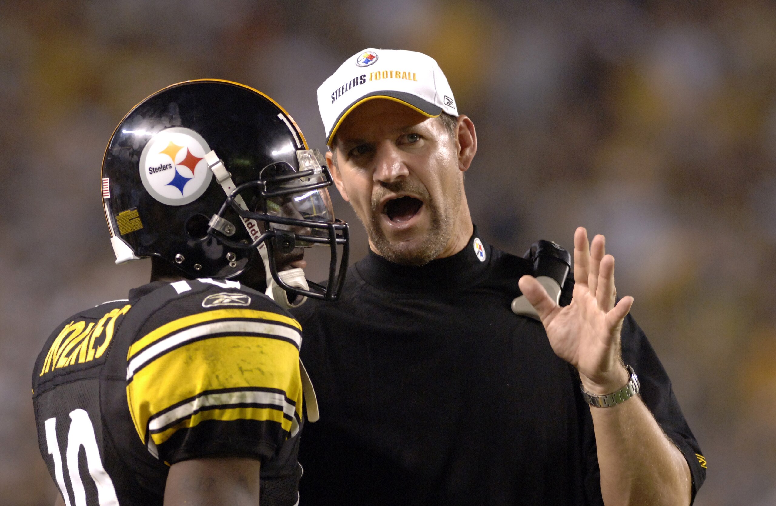 Pittsburgh Steelers coach Bill Cowher talks kick return strategy with wide receiver Santonio Holmes against the Miami Dolphins during the NFL's 2006 opening game on September 7, 2006 at Heinz Field in Pittsburgh, Pennsylvania.  The Steelers won 28 - 17.