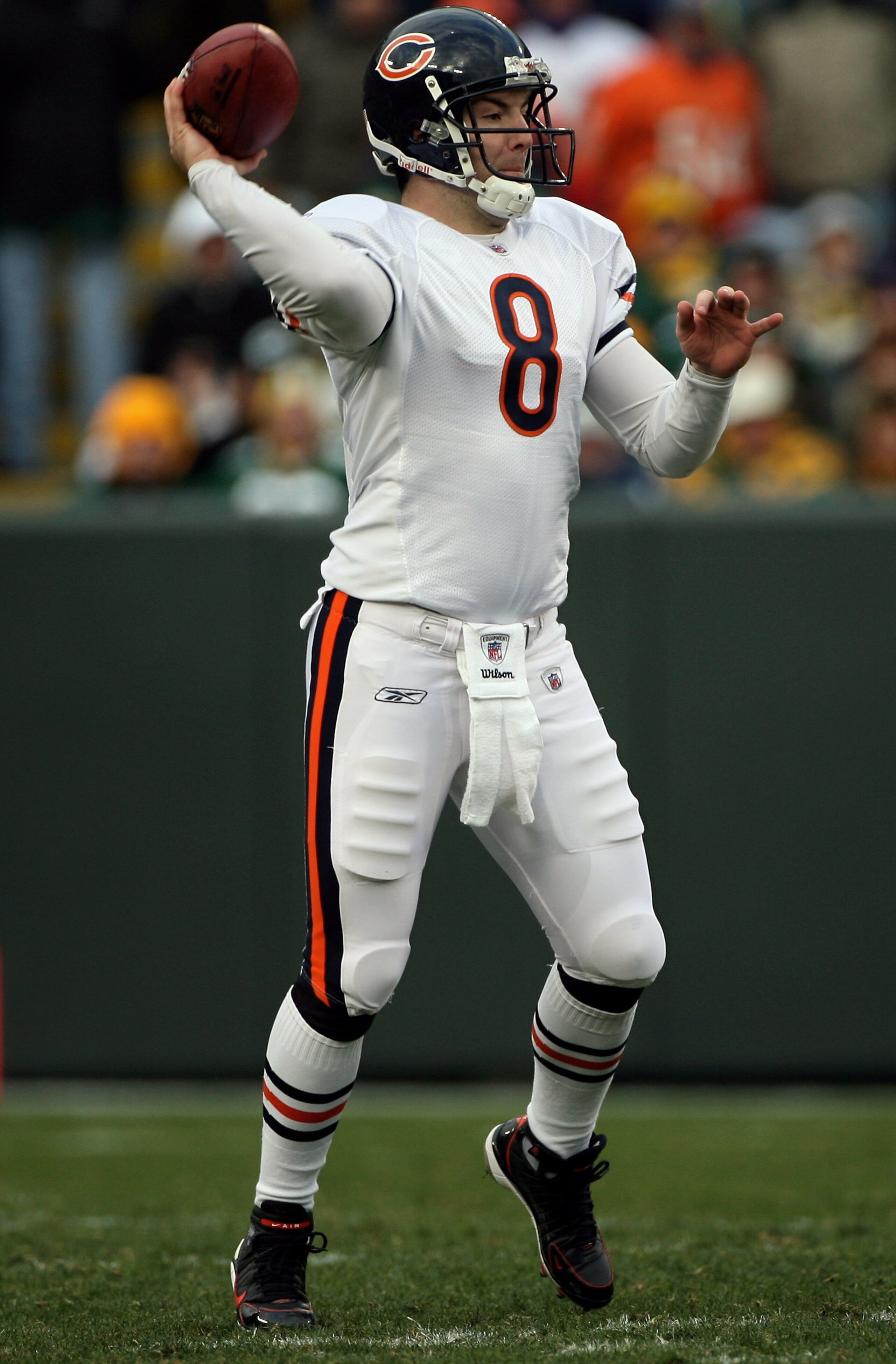 GREEN BAY, WI - NOVEMBER 16:  Quarterback Rex Grossman #8 of the Chicago Bears looks for a receiver against the Green Bay Packers defense after entering the game in the fourth quarter during NFL action at Lambeau Field on November 16, 2008 in Green Bay, W