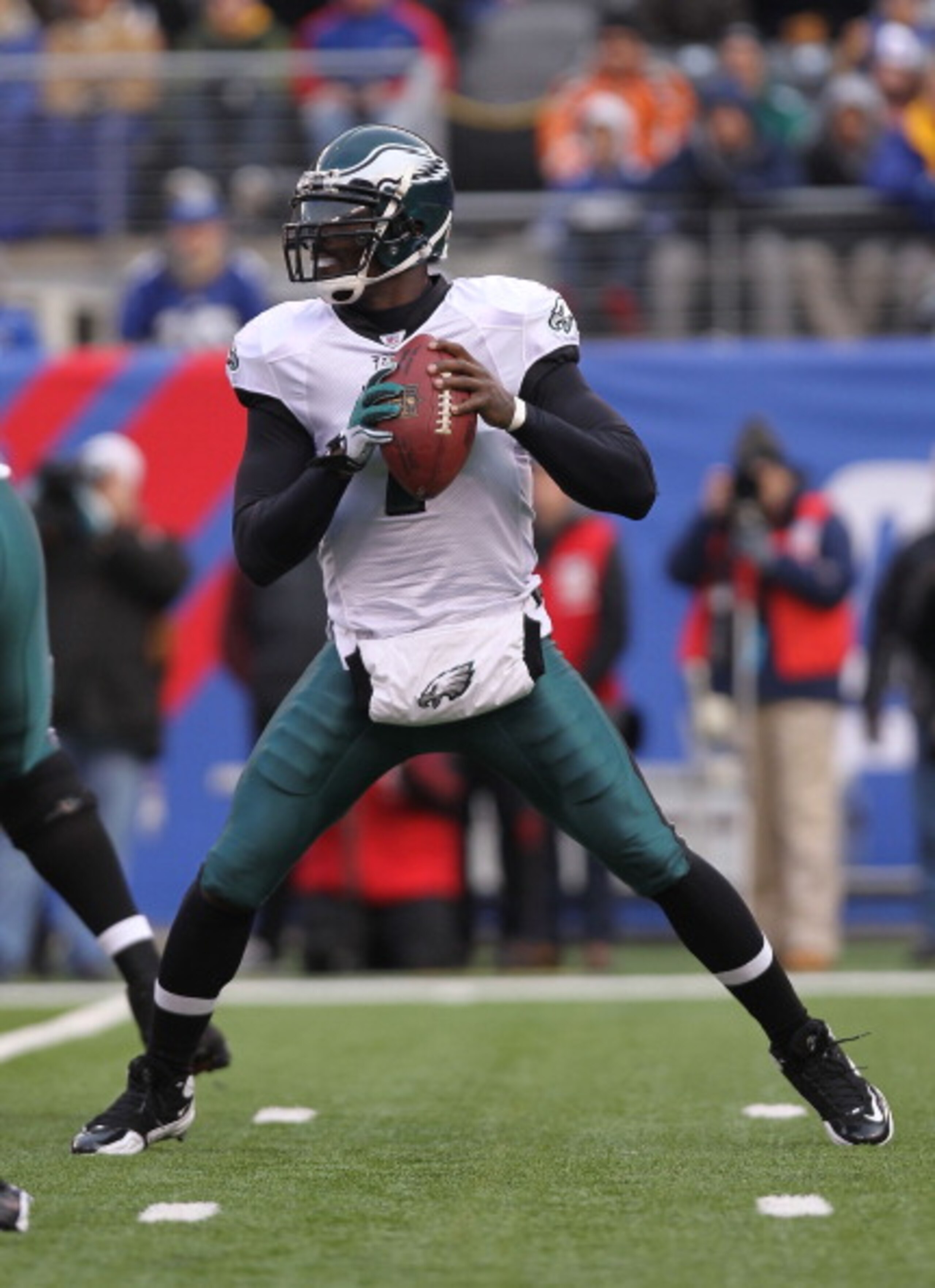 EAST RUTHERFORD, NJ - DECEMBER 19: Michael Vick #7 of the Philadelphia Eagles against the New York Giants at New Meadowlands Stadium on December 19, 2010 in East Rutherford, New Jersey. (Photo by Nick Laham/Getty Images) EAST RUTHERFORD, NJ - DECEMBER 19: Michael Vick #7 of the Philadelphia Eagles against the New York Giants at New Meadowlands Stadium on December 19, 2010 in East Rutherford, New Jersey. (Photo by Nick Laham/Getty Images)