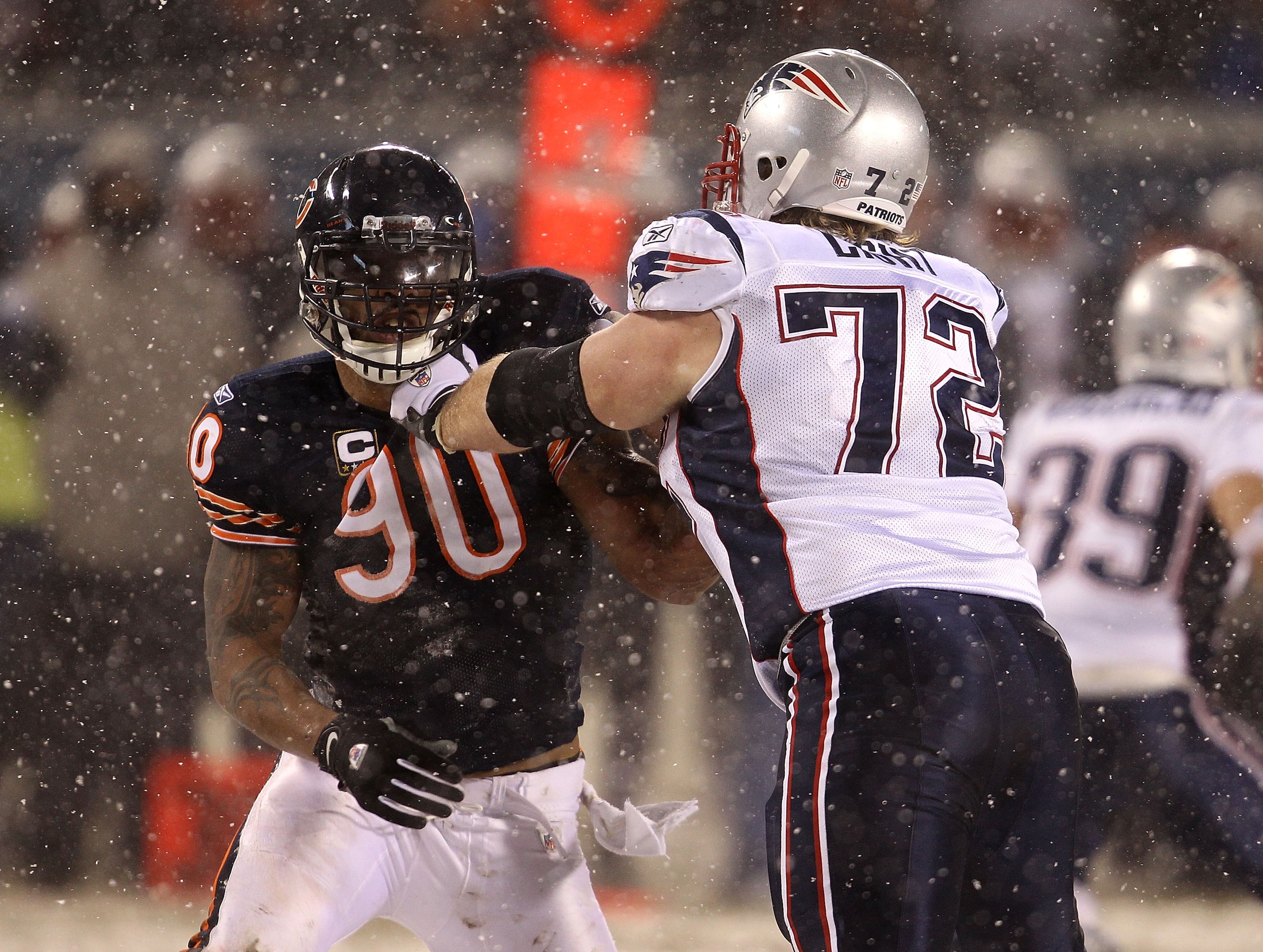 CHICAGO, IL - DECEMBER 12: Julius Peppers #90 of the Chicago Bears rushes against Matt Light #72 of the New England Patriots at Soldier Field on December 12, 2010 in Chicago, Illinois. The Patriots defeated the Bears 36-7. (Photo by Jonathan Daniel/Getty CHICAGO, IL - DECEMBER 12: Julius Peppers #90 of the Chicago Bears rushes against Matt Light #72 of the New England Patriots at Soldier Field on December 12, 2010 in Chicago, Illinois. The Patriots defeated the Bears 36-7. (Photo by Jonathan Daniel/Getty