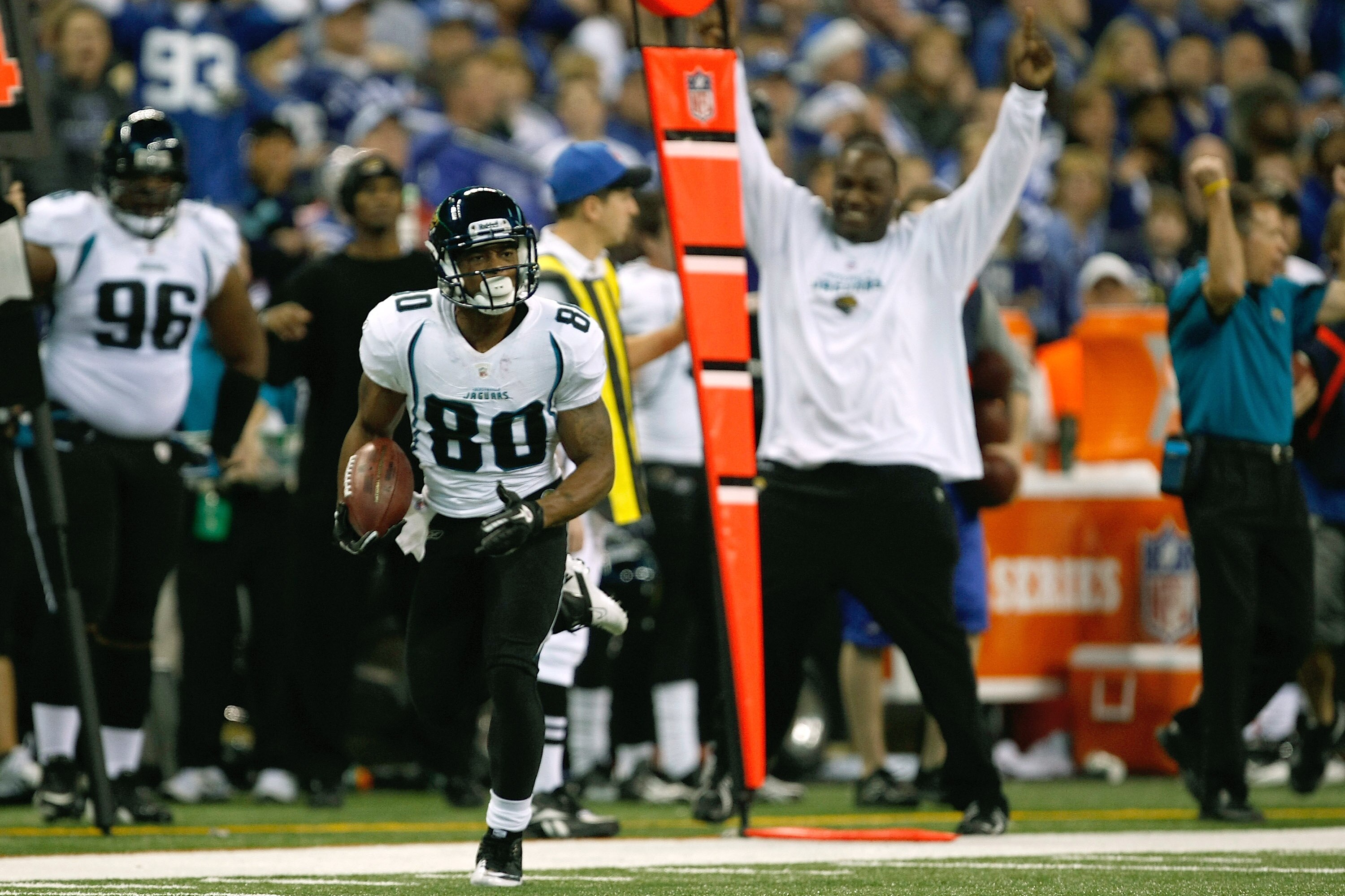 INDIANAPOLIS, IN - DECEMBER 19: Mike Thomas #80 of the Jacksonville Jaguars runs back a kick off return for a touchdown against the Indianapolis Colts at Lucas Oil Stadium on December 19, 2010 in Indianapolis, Indiana.  (Photo by Scott Boehm/Getty Images)