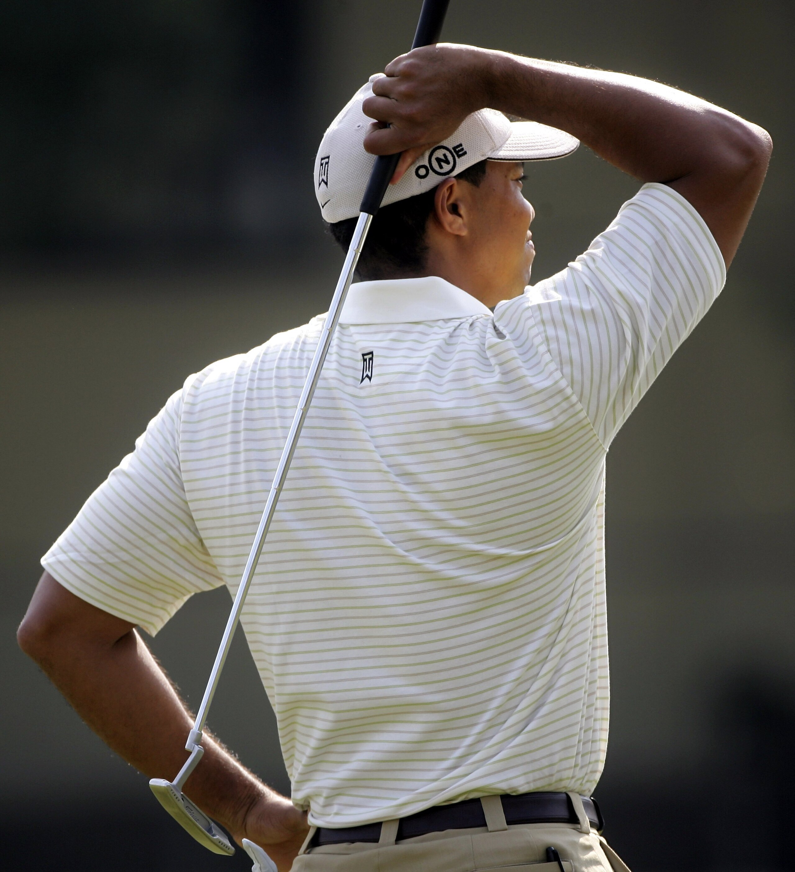 SHANGHAI, CHINA - NOVEMBER 09:  Tiger Woods of USA lookks frustrated as he misses a putt on the ninth hole during the first round of The HSBC Champions tournament at The Sheshan International Golf Club on November 9, 2006 in Shanghai, China.  (Photo by An