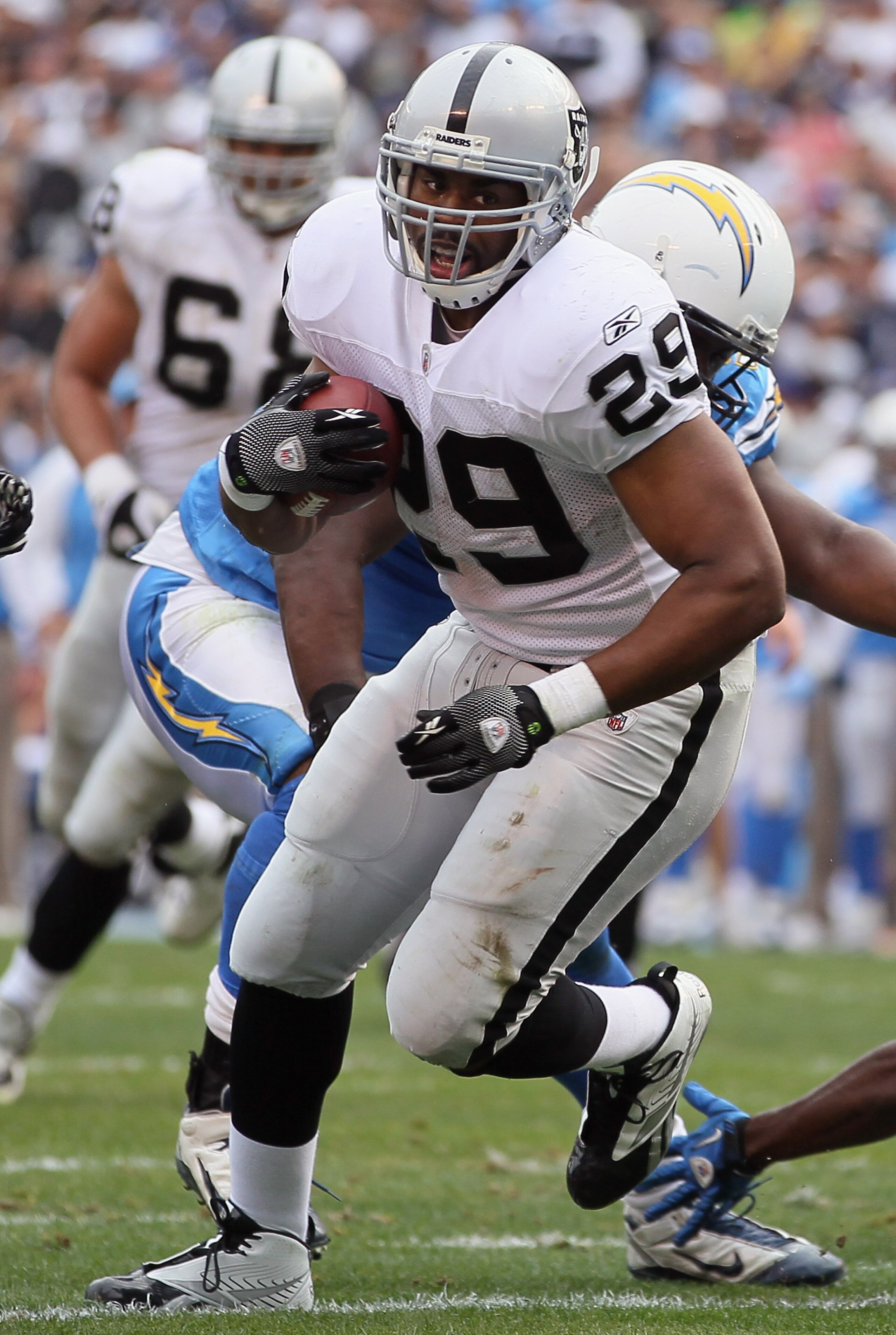 SAN DIEGO - DECEMBER 05:  Running back Michael Bush #29 of the Oakland Raiders carries the ball against the San Diego Chargers at Qualcomm Stadium on December 5, 2010 in San Diego, California. The Raiders defeated the Chargers 28-13.  (Photo by Jeff Gross