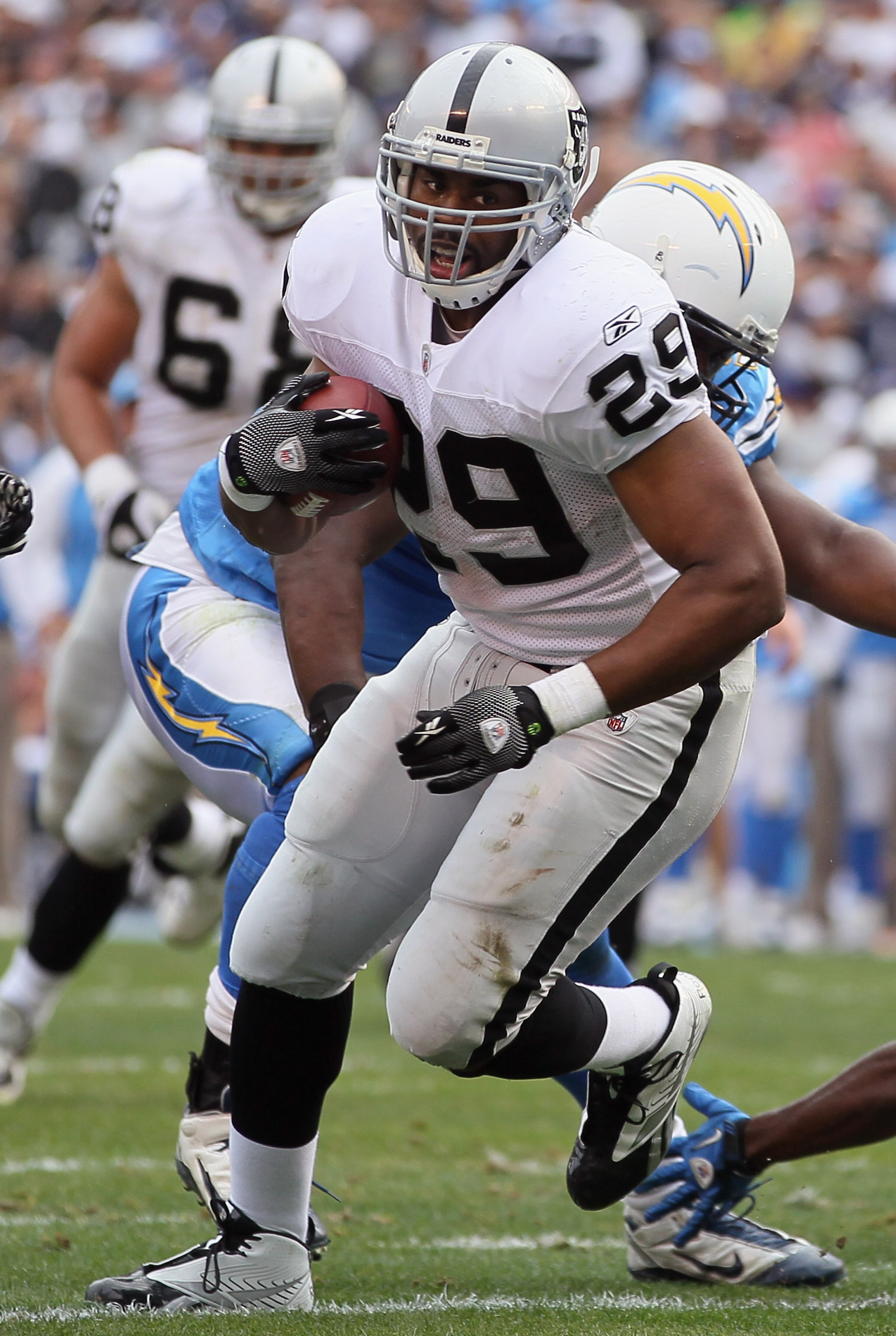 SAN DIEGO - DECEMBER 05:  Running back Michael Bush #29 of the Oakland Raiders carries the ball against the San Diego Chargers at Qualcomm Stadium on December 5, 2010 in San Diego, California. The Raiders defeated the Chargers 28-13.  (Photo by Jeff Gross