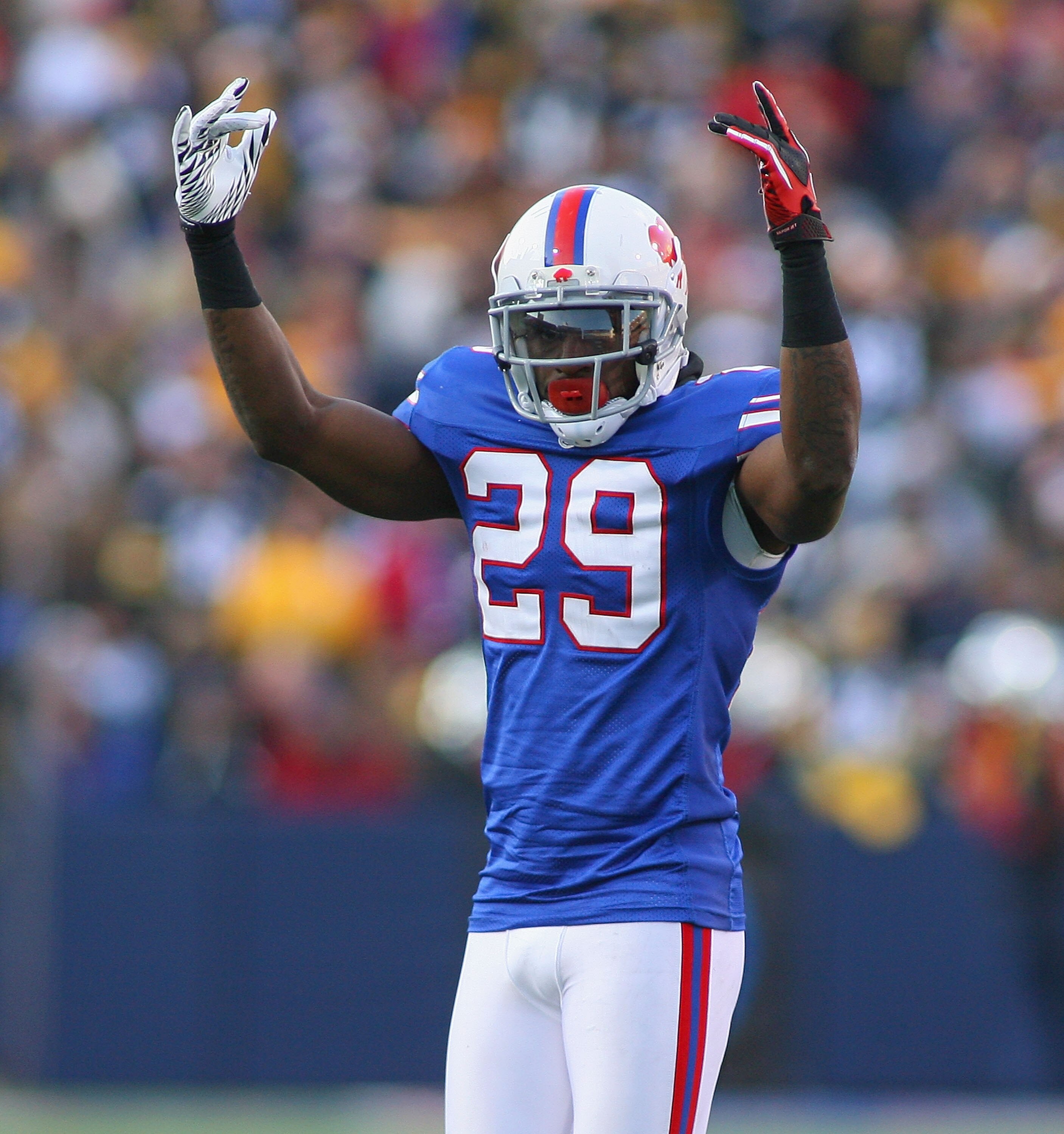 ORCHARD PARK, NY - NOVEMBER 28: Drayton Florence #29 of the Buffalo Bills plays against the Pittsburgh Steelers at Ralph Wilson Stadium on November 28, 2010 in Orchard Park, New York. Pittsburgh won 19-16 in overtime.  (Photo by Rick Stewart/Getty Images)