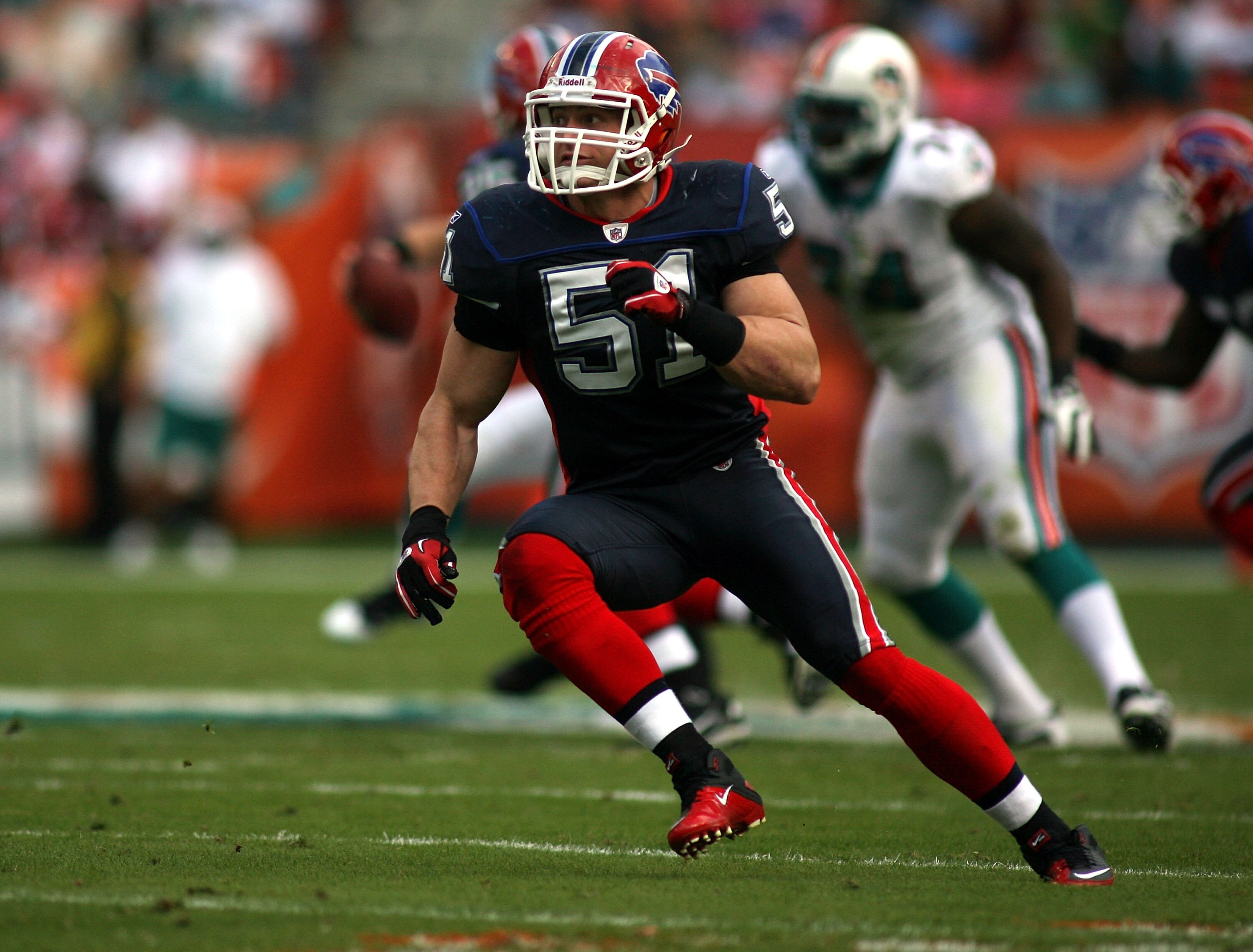 MIAMI - DECEMBER 19: Linebacker Paul Posluszny #51 of the Buffalo Bills runs against the Miami Dolphins at Sun Life Stadium on December 19, 2010 in Miami, Florida.The Bills defeated the Dolphins 17-14.  (Photo by Marc Serota/Getty Images)