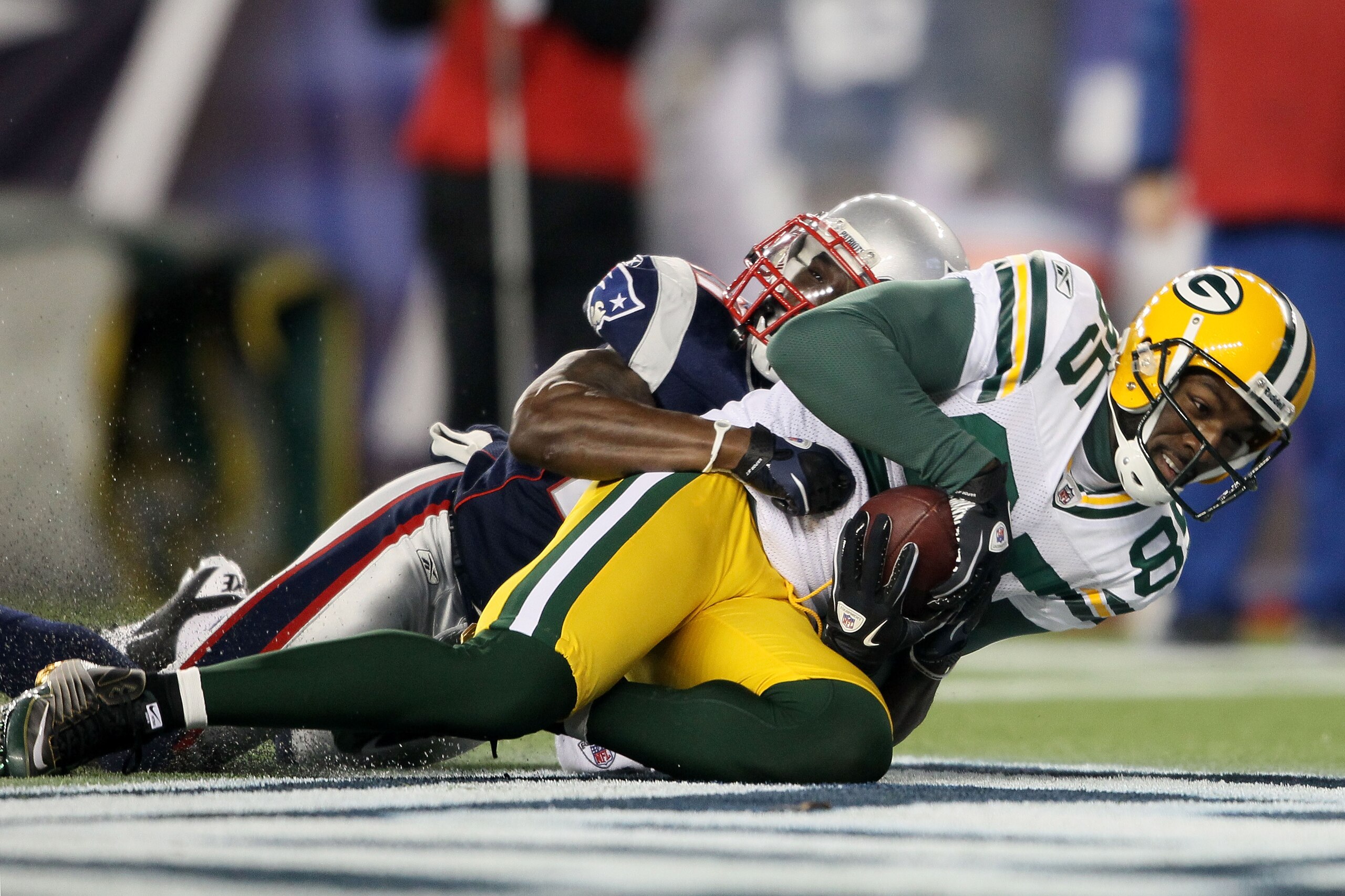 FOXBORO, MA - DECEMBER 19:  Wide receiver Greg Jennings #85 of the Green Bay Packers scores a touchdown against the New England Patriots during the second quarter of the game at Gillette Stadium on December 19, 2010 in Foxboro, Massachusetts.  (Photo by E