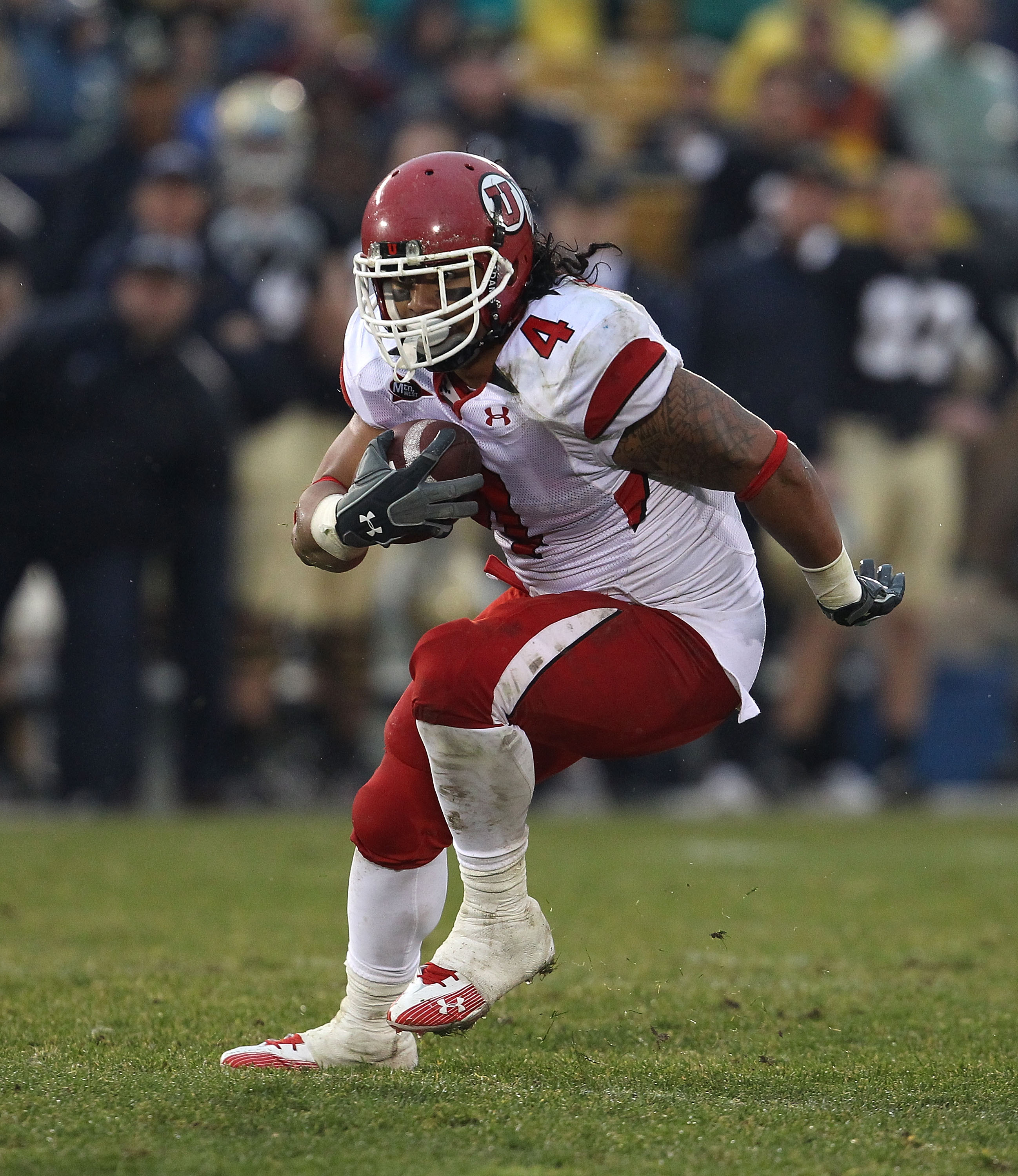 SOUTH BEND, IN - NOVEMBER 13: Matt Asiata #4 of the Utah Utes runs against the Notre Dame Fighting Irish at Notre Dame Stadium on November 13, 2010 in South Bend, Indiana. Notre Dame defeated Utah 28-3. (Photo by Jonathan Daniel/Getty Images)
