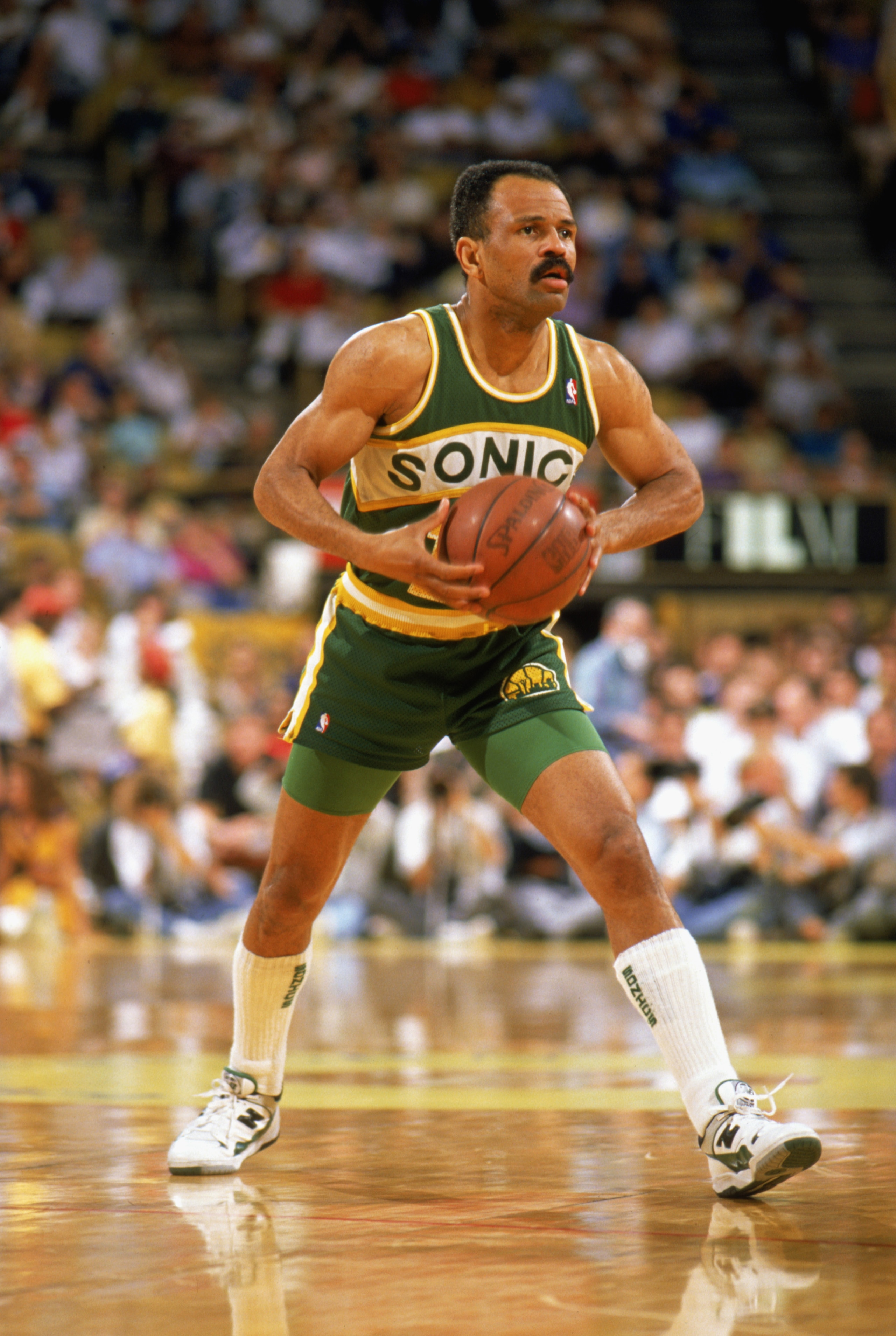 1988:  John Lucas #15 of the Seattle Supersonics looks to pass the ball in a game during the 1988-1989 NBA season.  (Photo by Stephen Dunn/Getty Images)