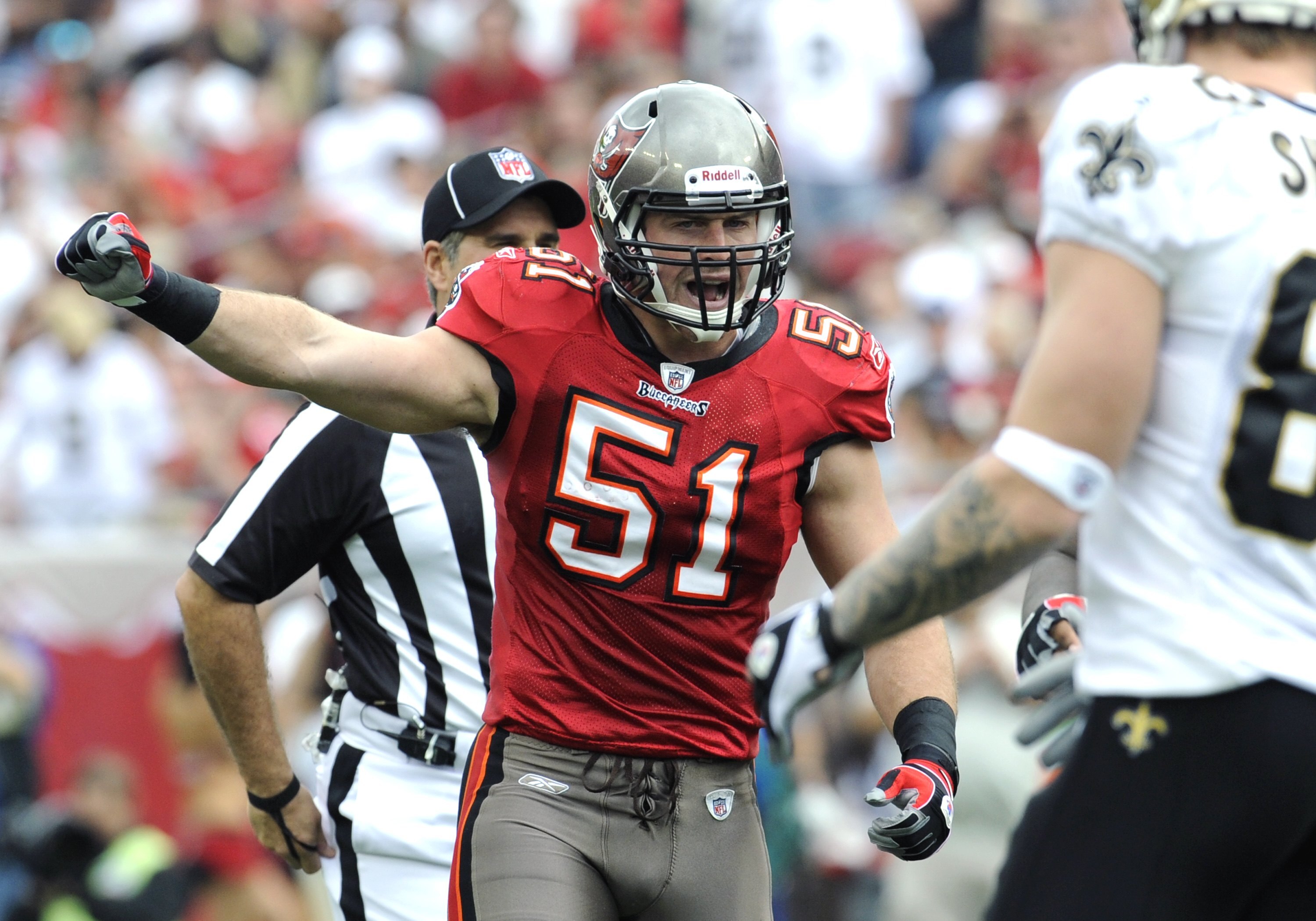 TAMPA, FL - NOVEMBER 30: Linebacker Barrett Ruud #51 of the Tampa Bay Buccaneers sets on defense against the New Orleans Saints at Raymond James Stadium on November 30, 2008 in Tampa, Florida.  (Photo by Al Messerschmidt/Getty Images)