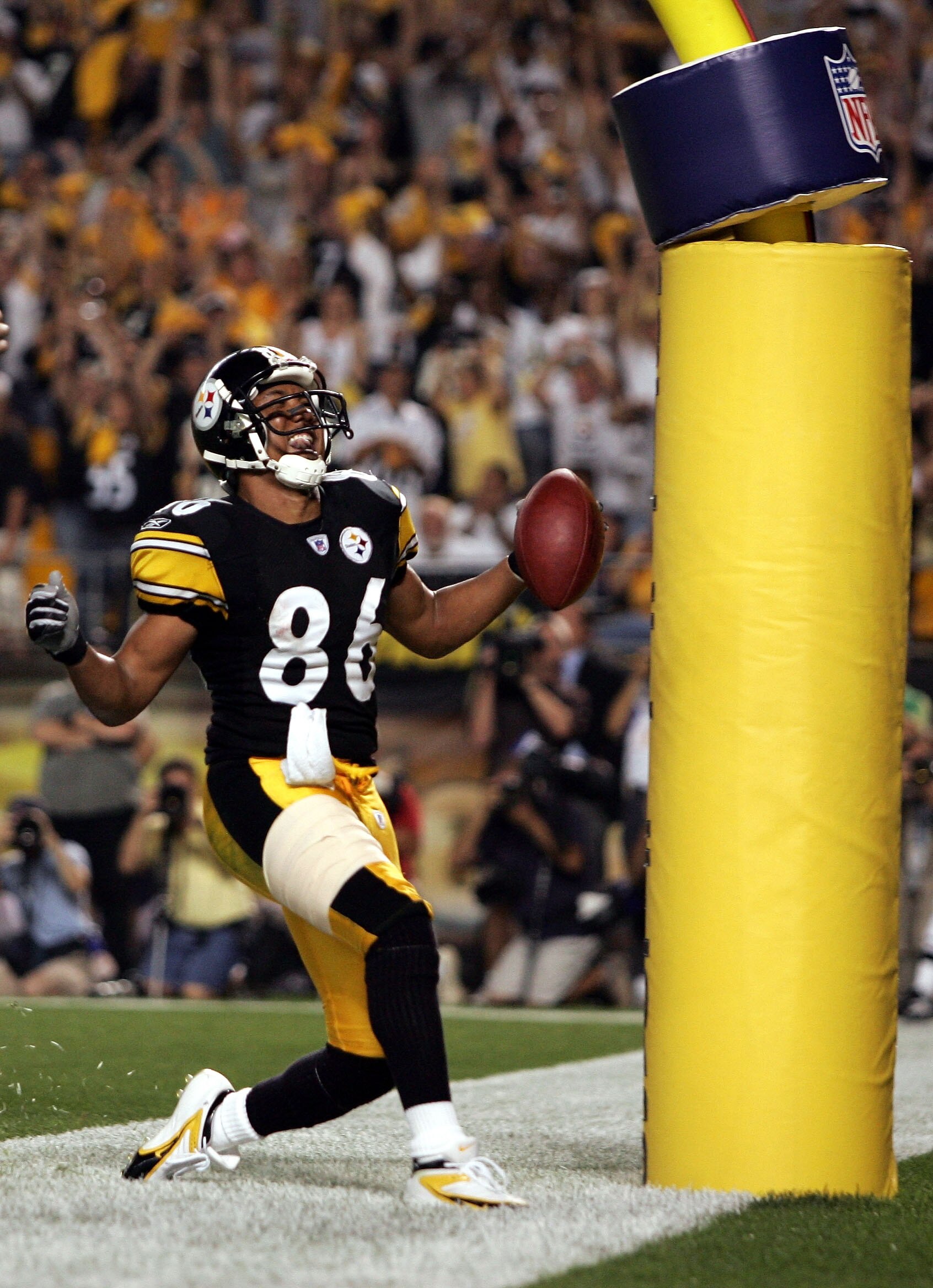 PITTSBURGH, PA - SEPTEMBER 25:  HinesWard #86 of the Pittsburgh Steelers drops to a knee in celebration of a touchdown to tie the score 20-20 against the New England Patriots during the fourth quarter at Heinz Field on September 25, 2005 in Pittsburgh, Pe