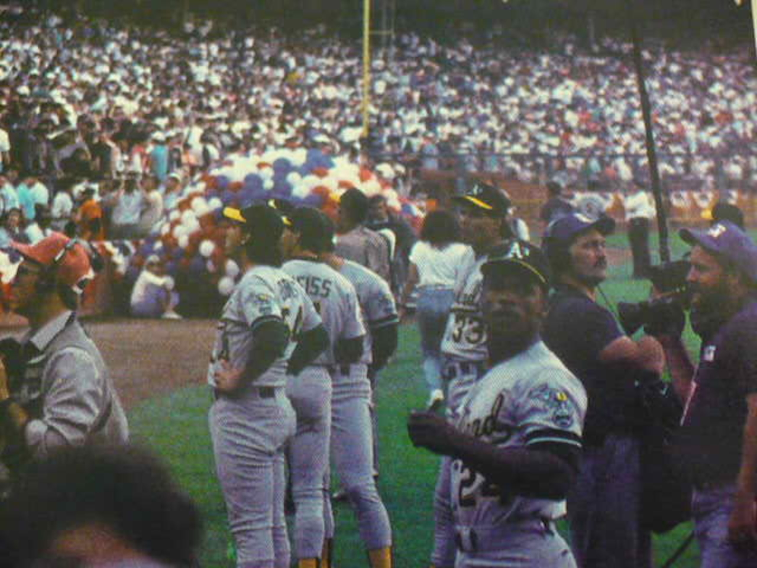 Photo courtesy http://1989oaklandas.wordpress.com/2008/02/23/the-post-loma-prieta-scene/